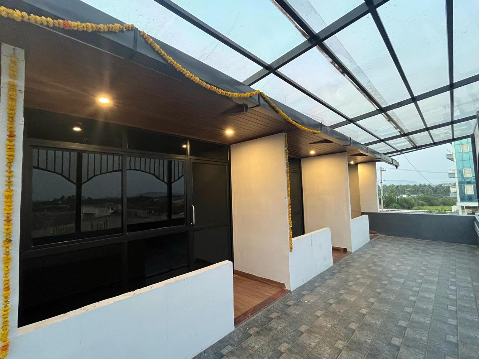 Studio with Balcony photo 2