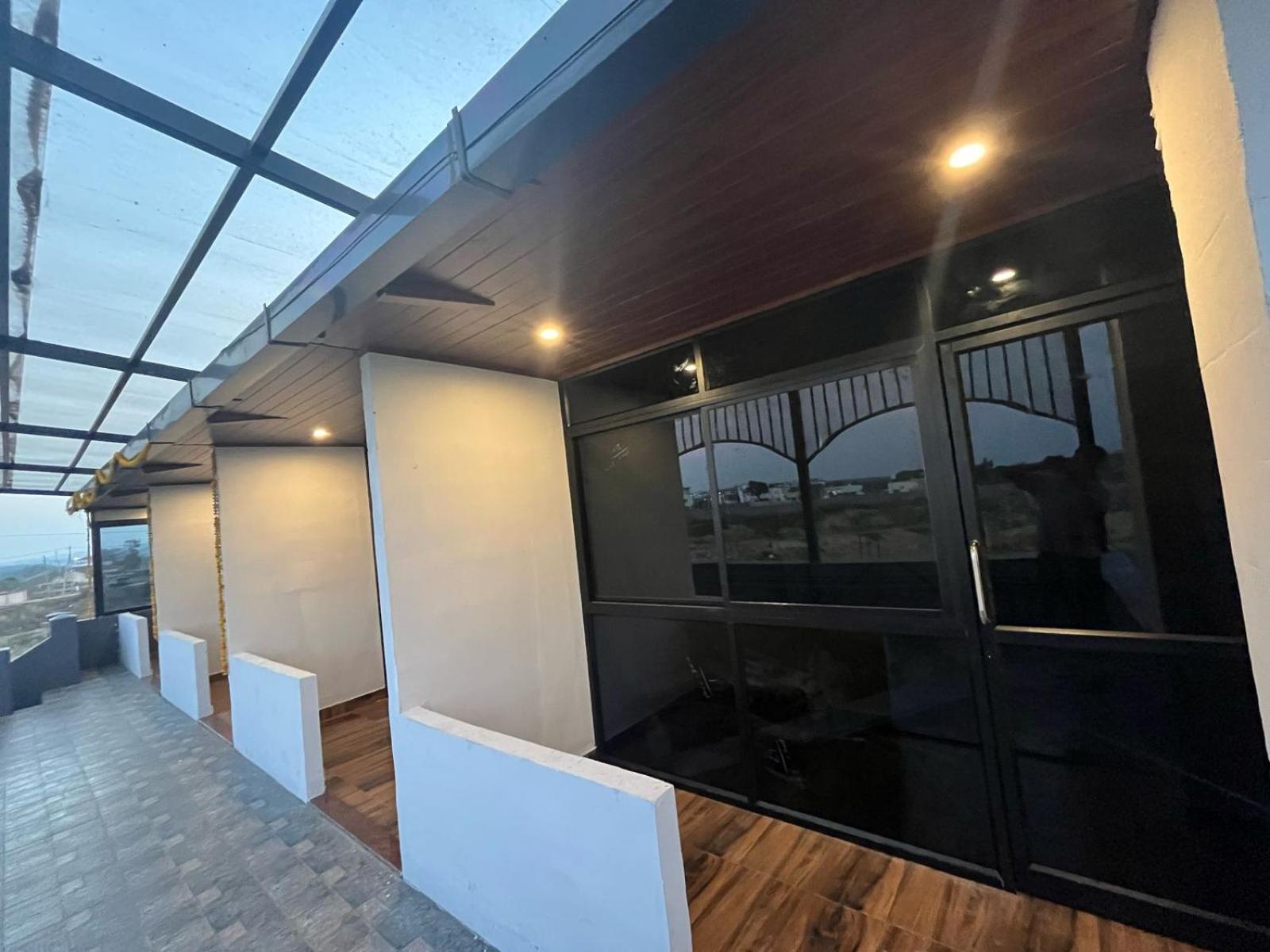 Studio with Balcony photo 3