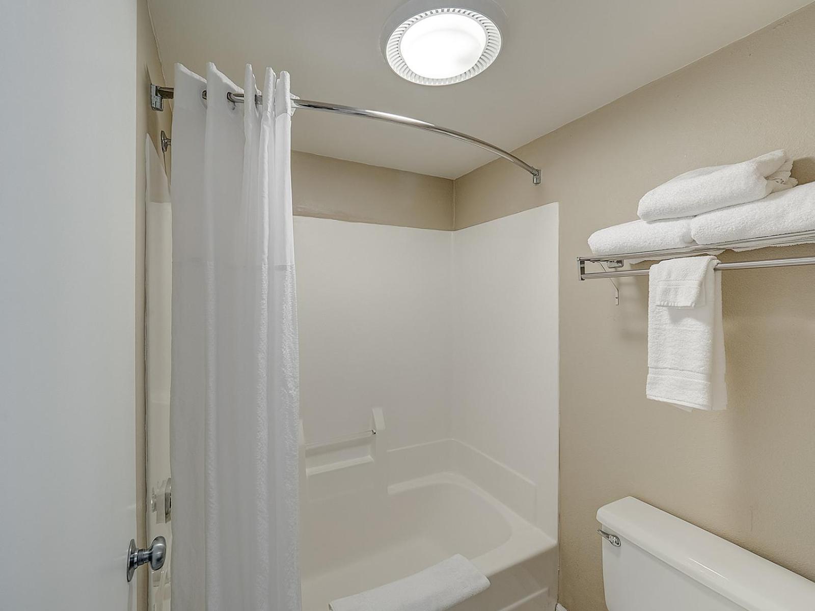 King bed suite with Kitchenette photo 2