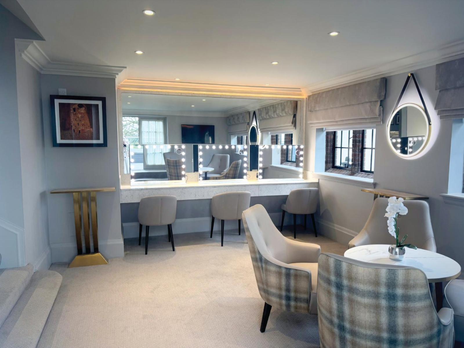 Suite with Hot Tub - Photo 1