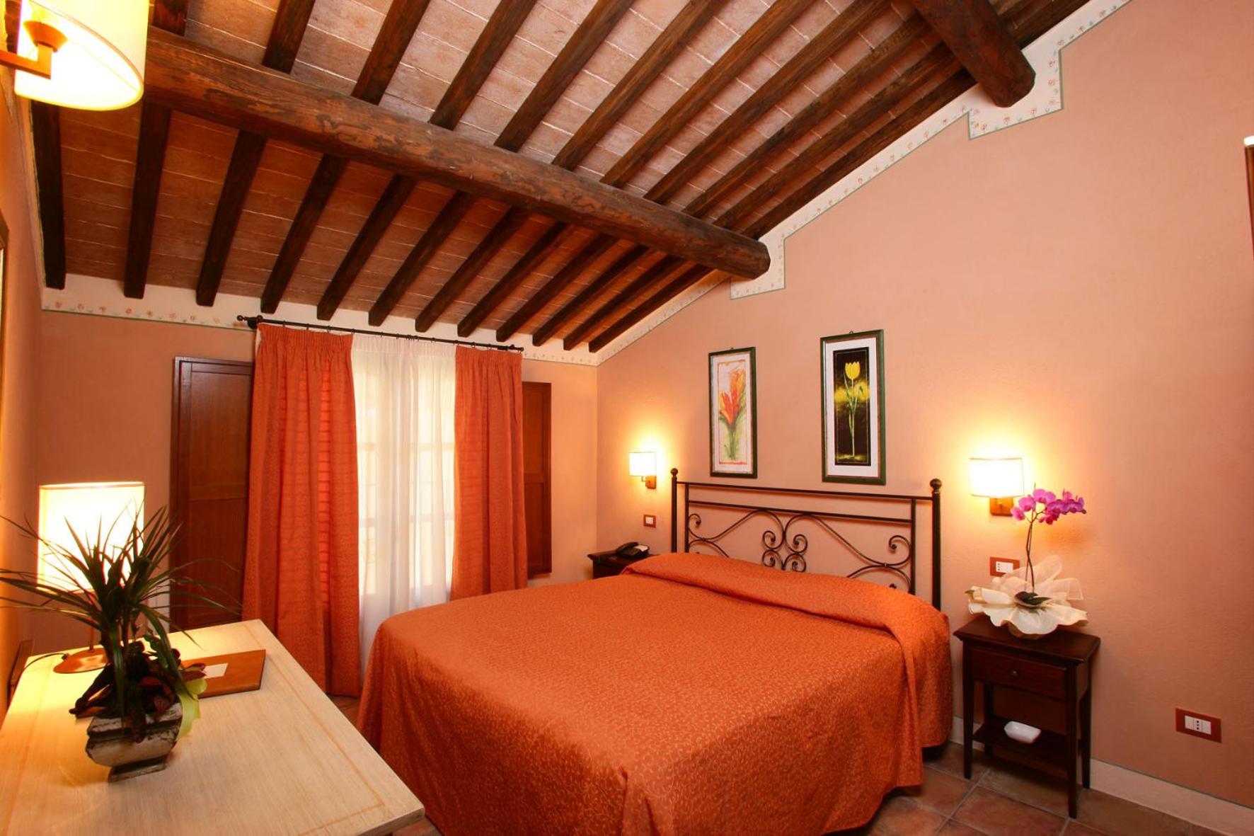 Double or Twin Room - Photo 6
