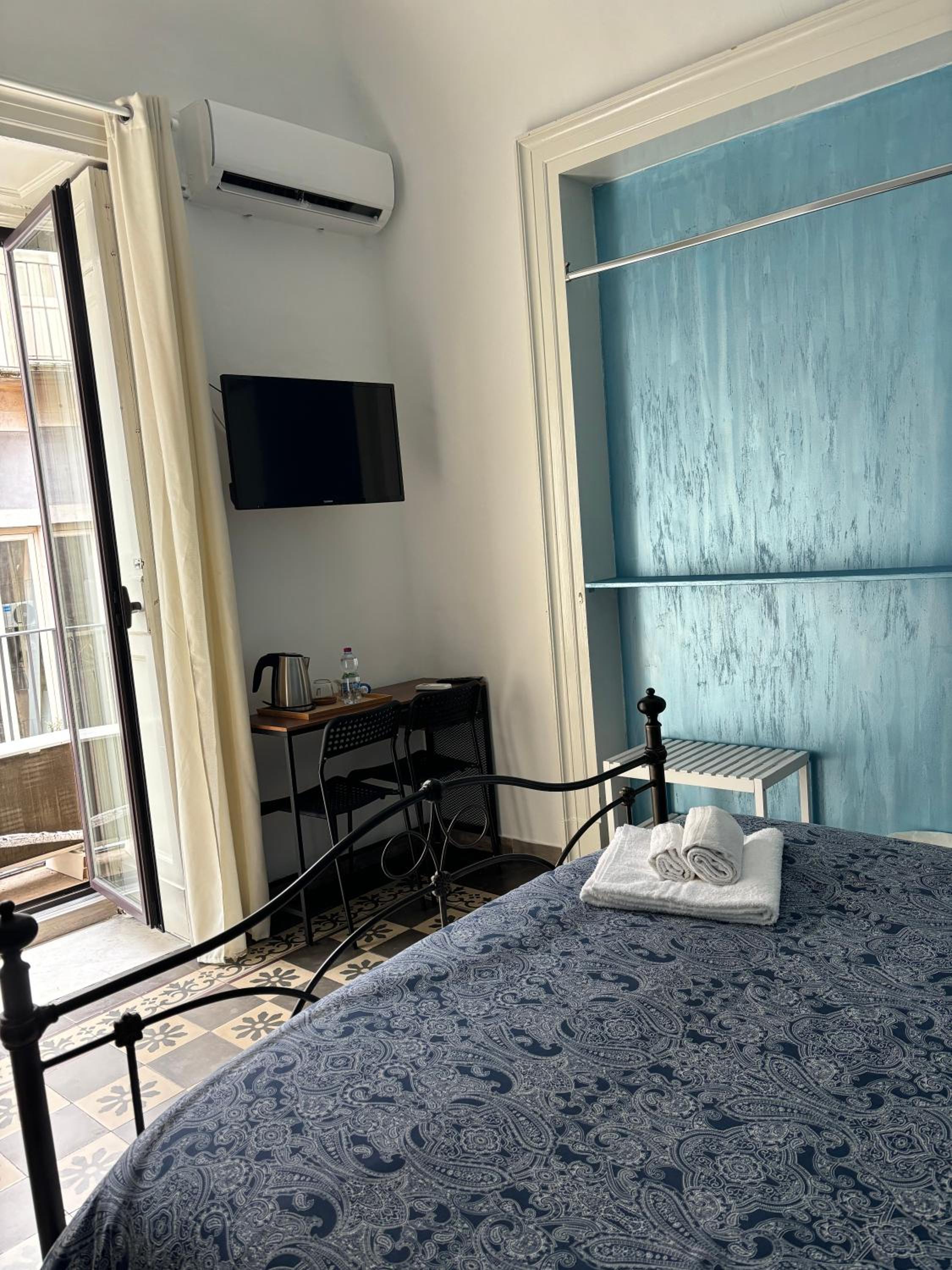 Double Room with Private Bathroom - Photo 4