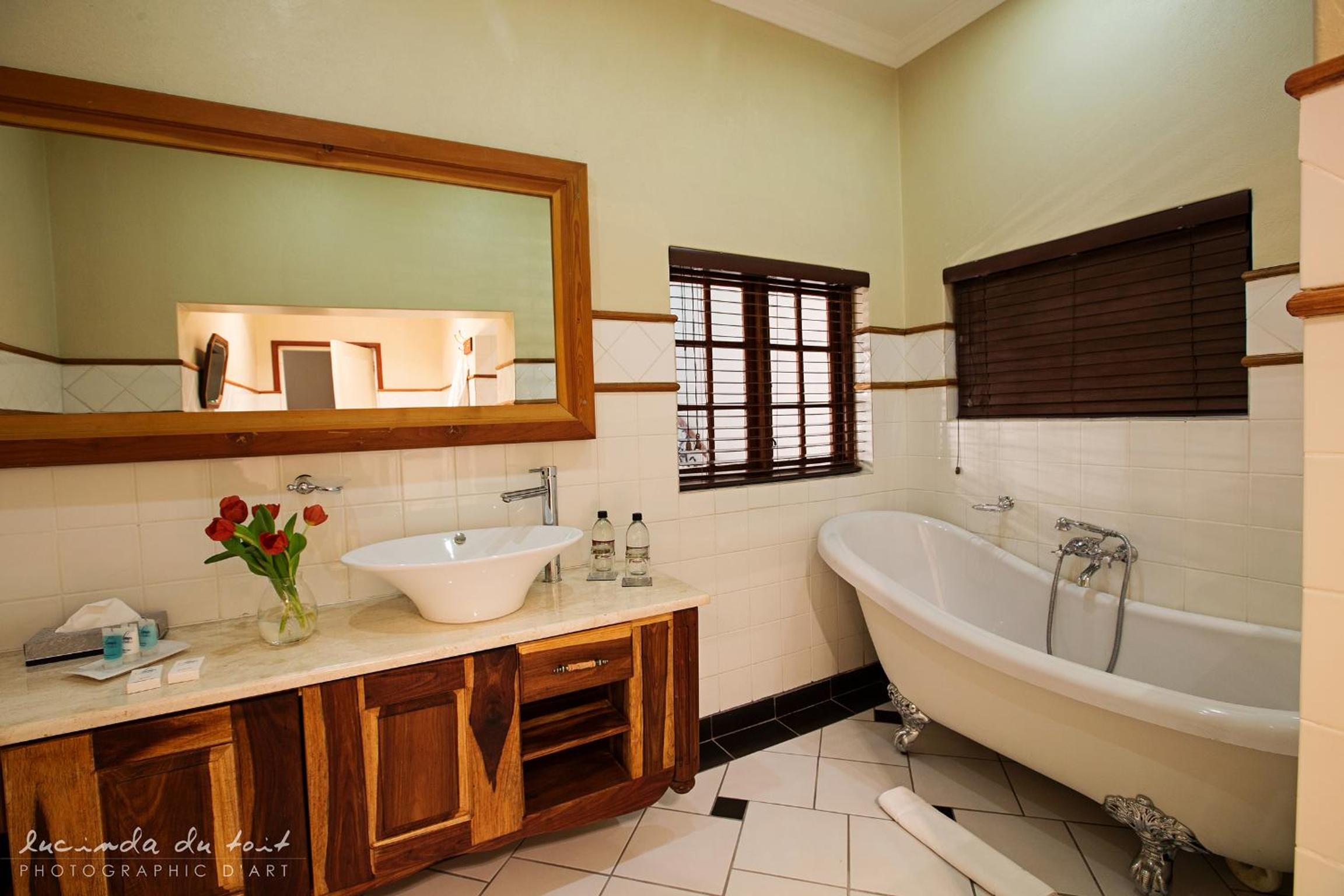 Luxury King Room - Photo 2