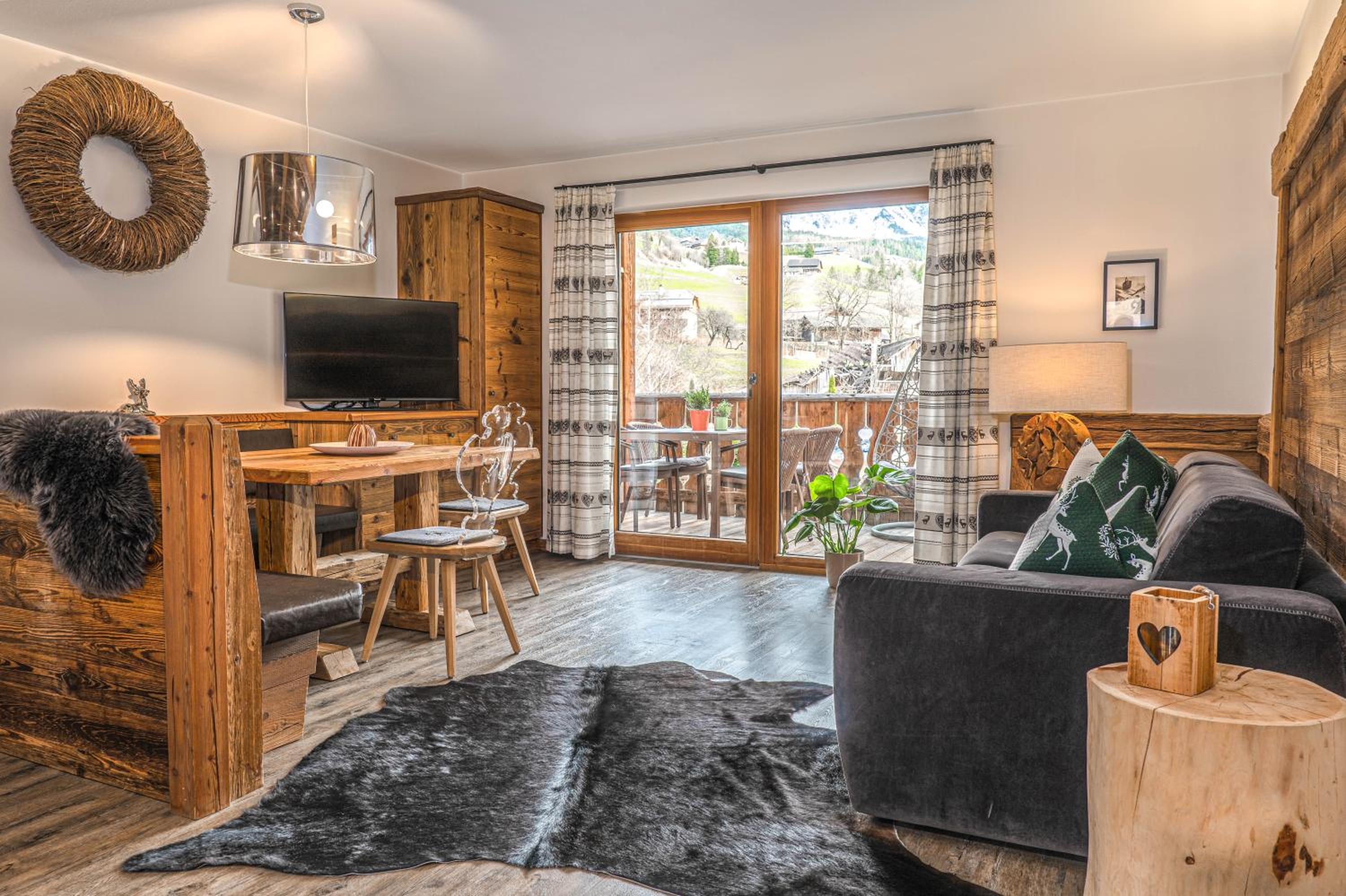 Two-Bedroom Deluxe Apartment with Balcony photo 1
