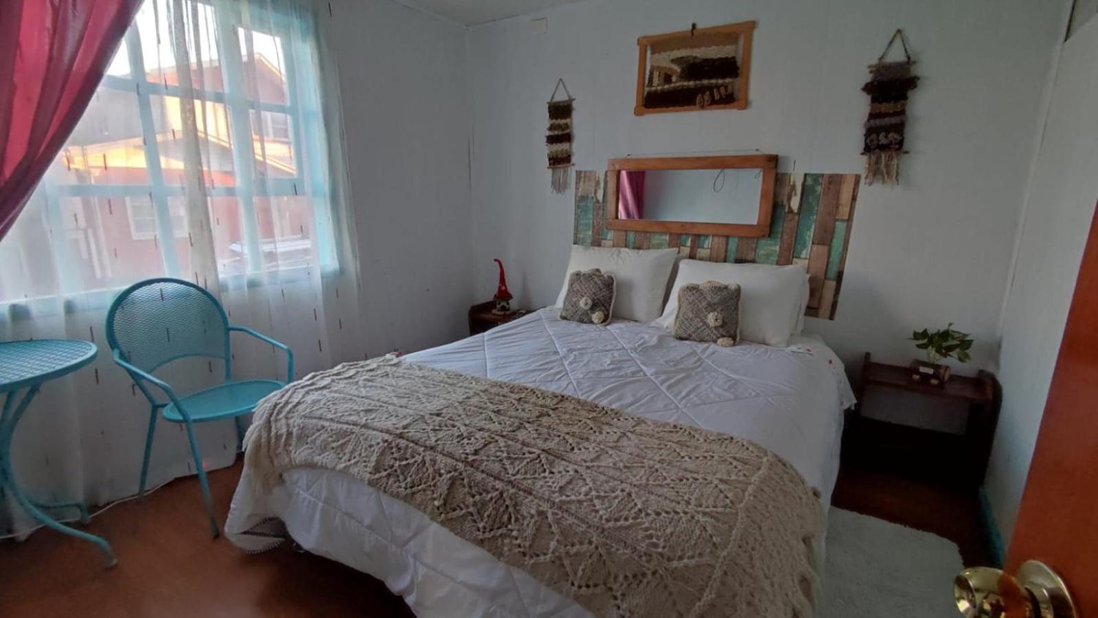 Queen Room with Shared Bathroom photo 1
