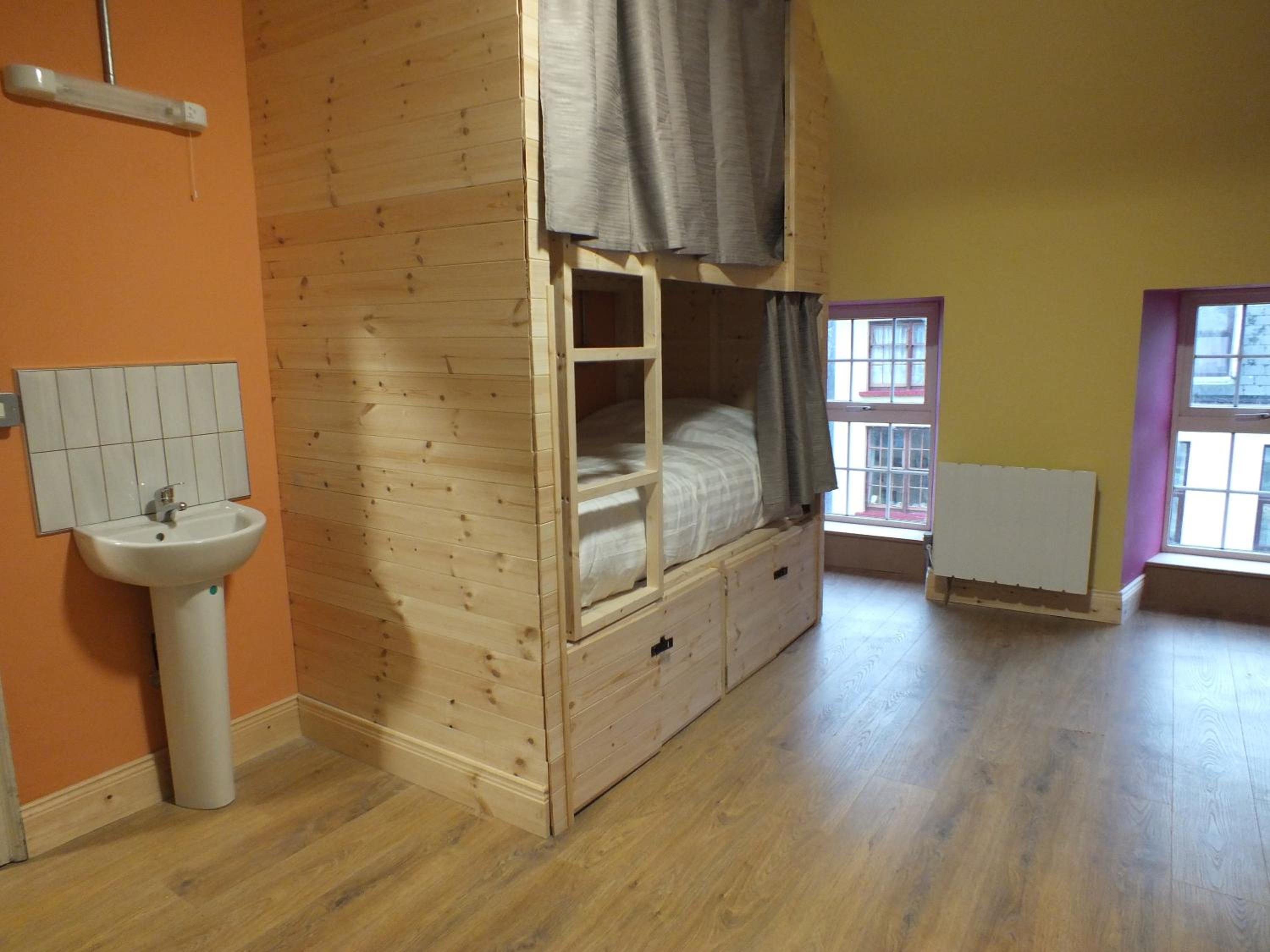 Bed in 8-Bed Mixed Dormitory Room