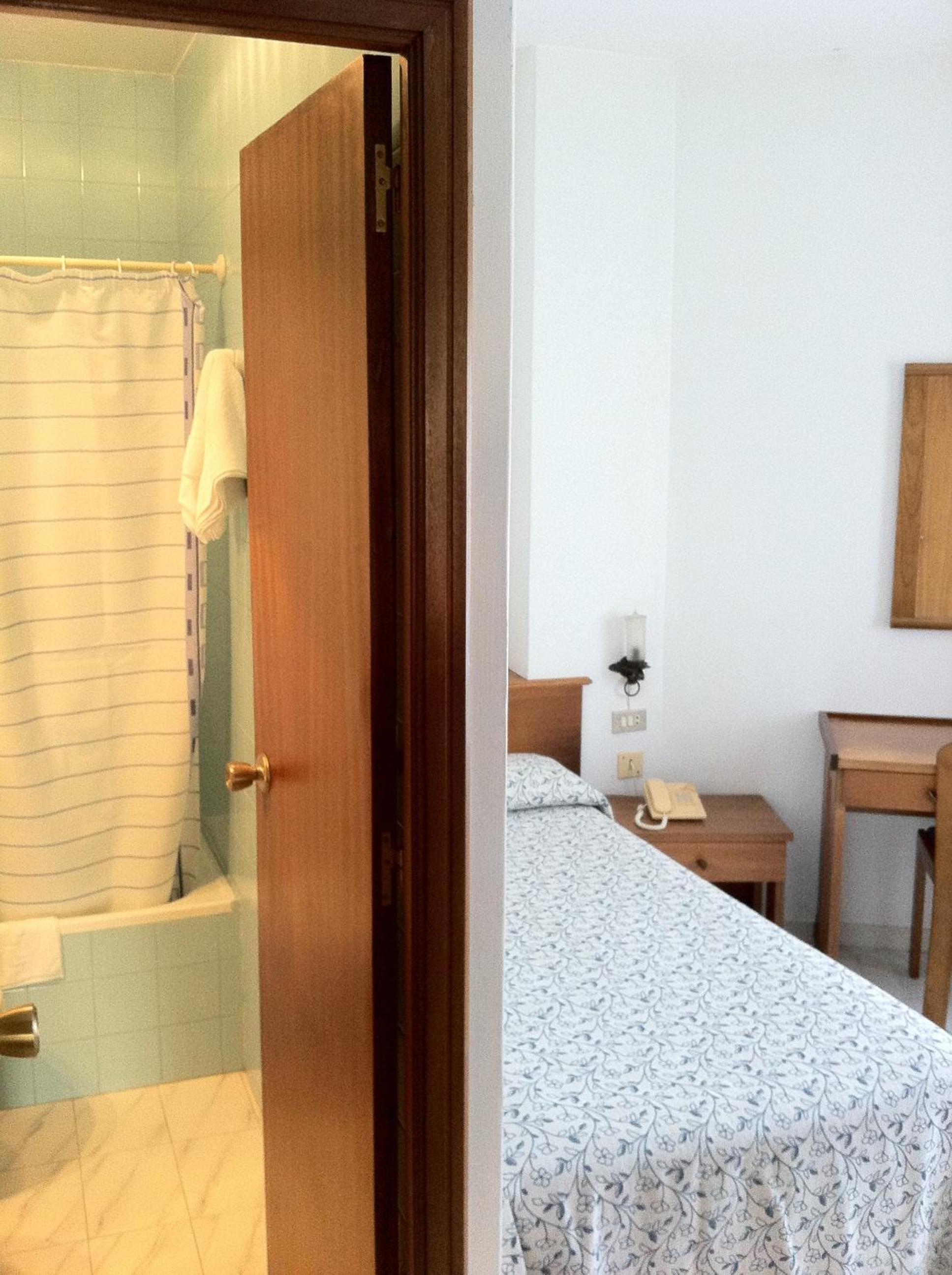 Single Room photo 2