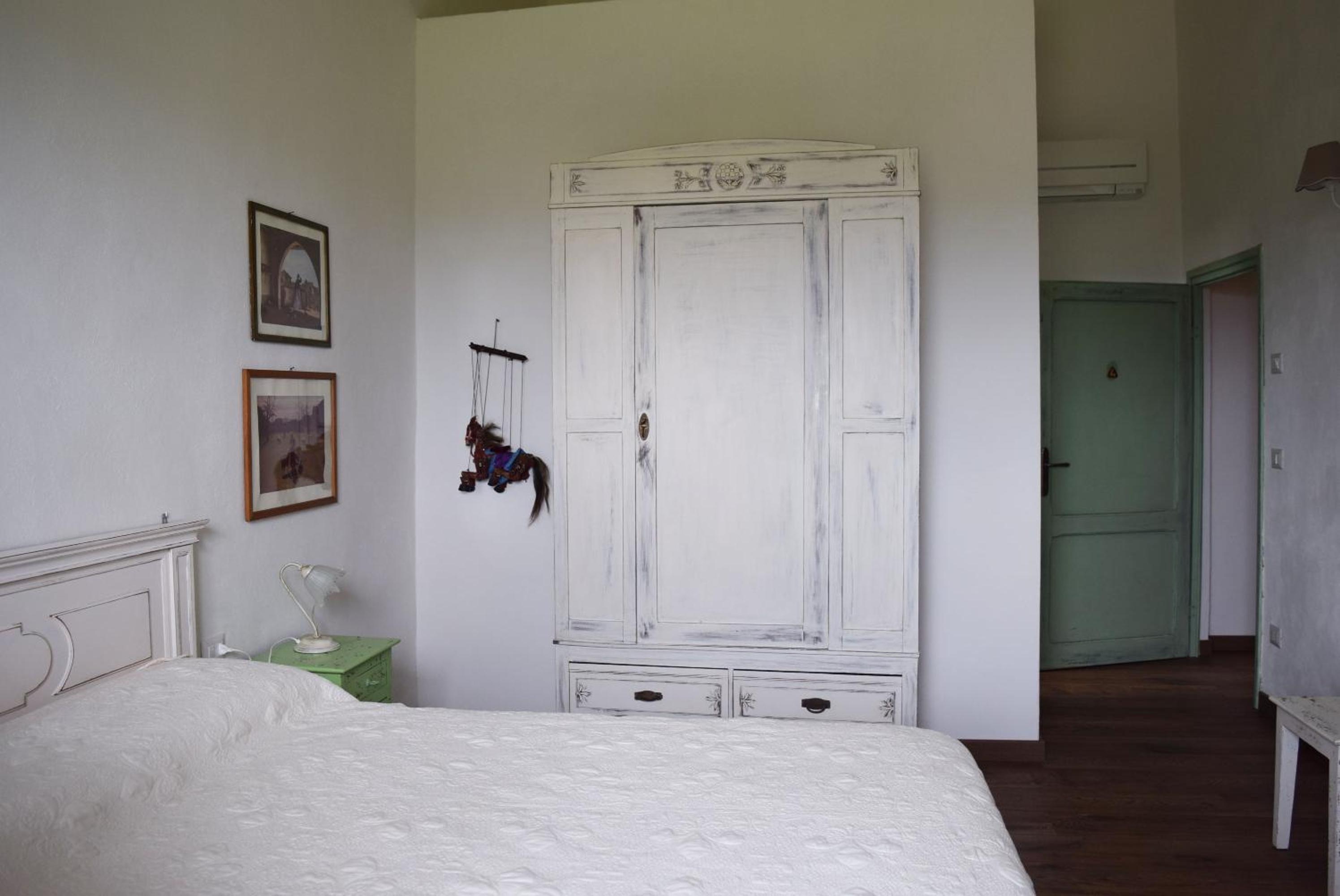 Double Room with Private Bathroom - Photo 8