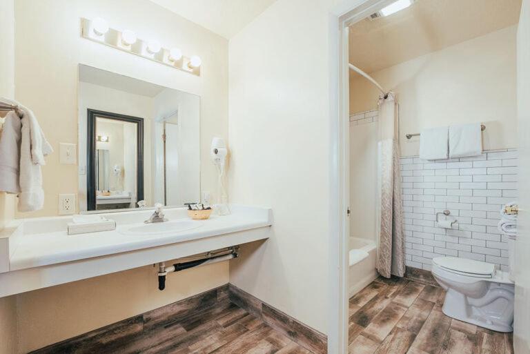 Standard Queen Room - Photo 1