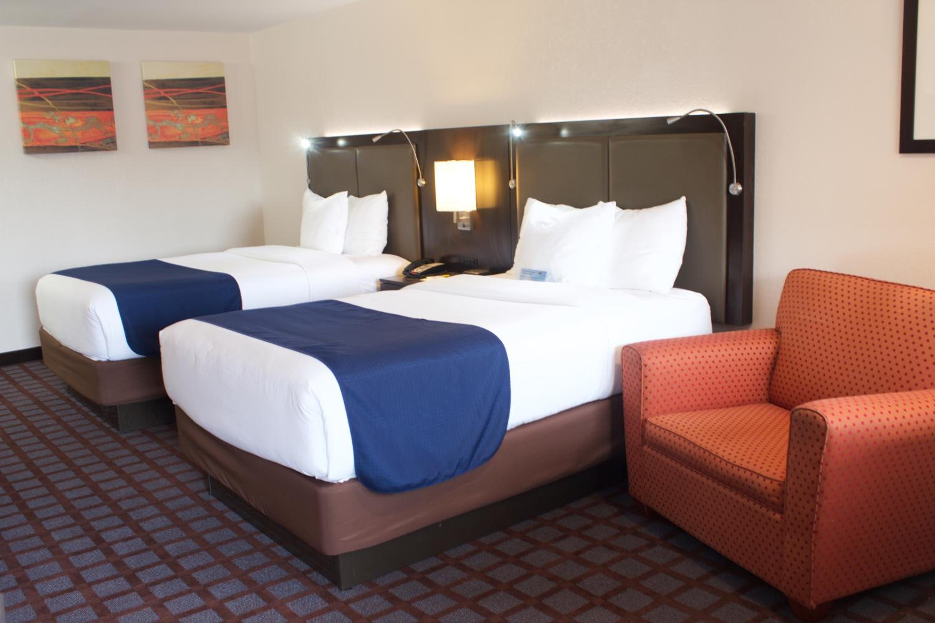 Double Room with Two Double Beds - Non-Smoking - Photo 3