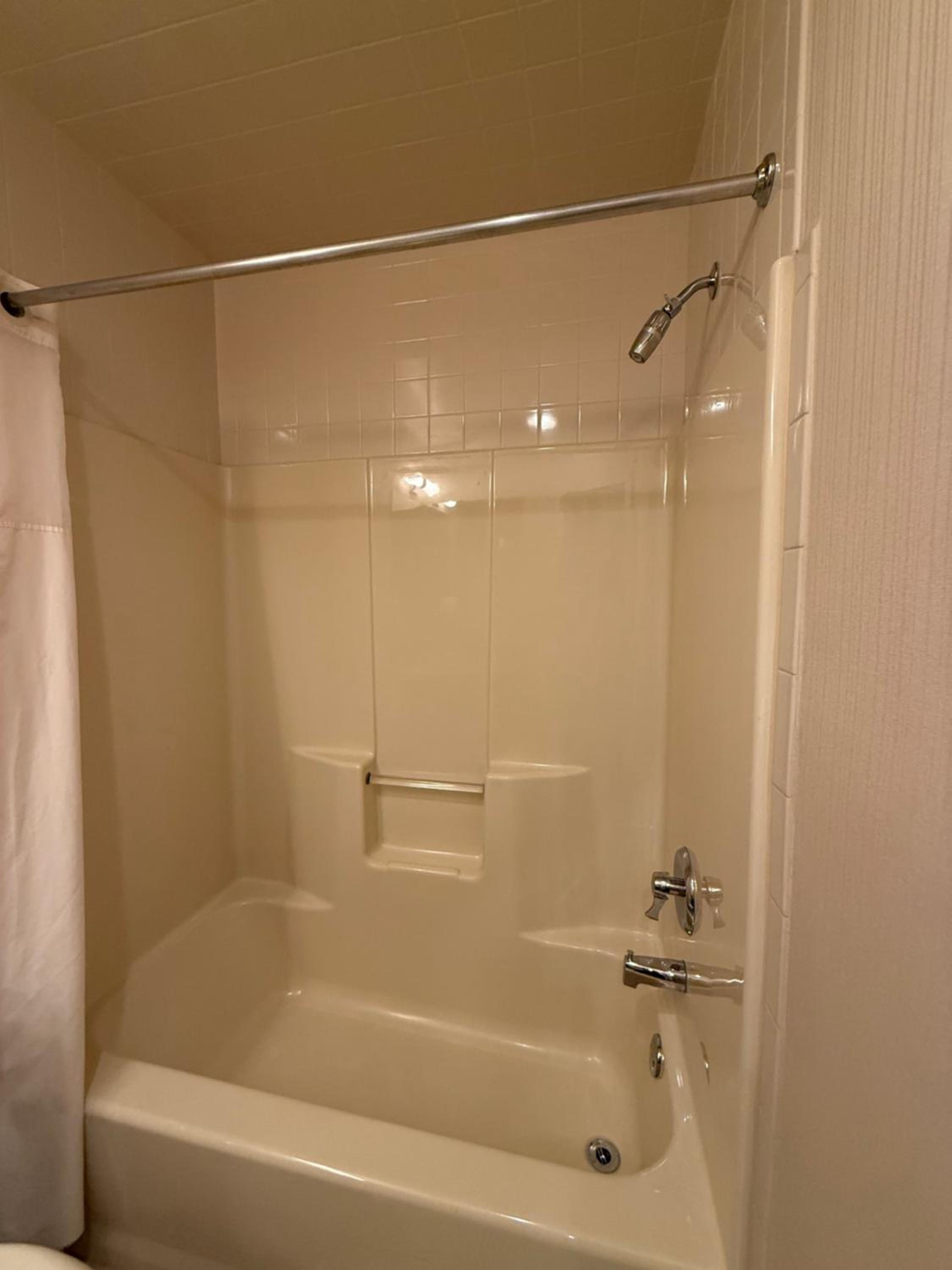 Standard Queen Room - Photo 4