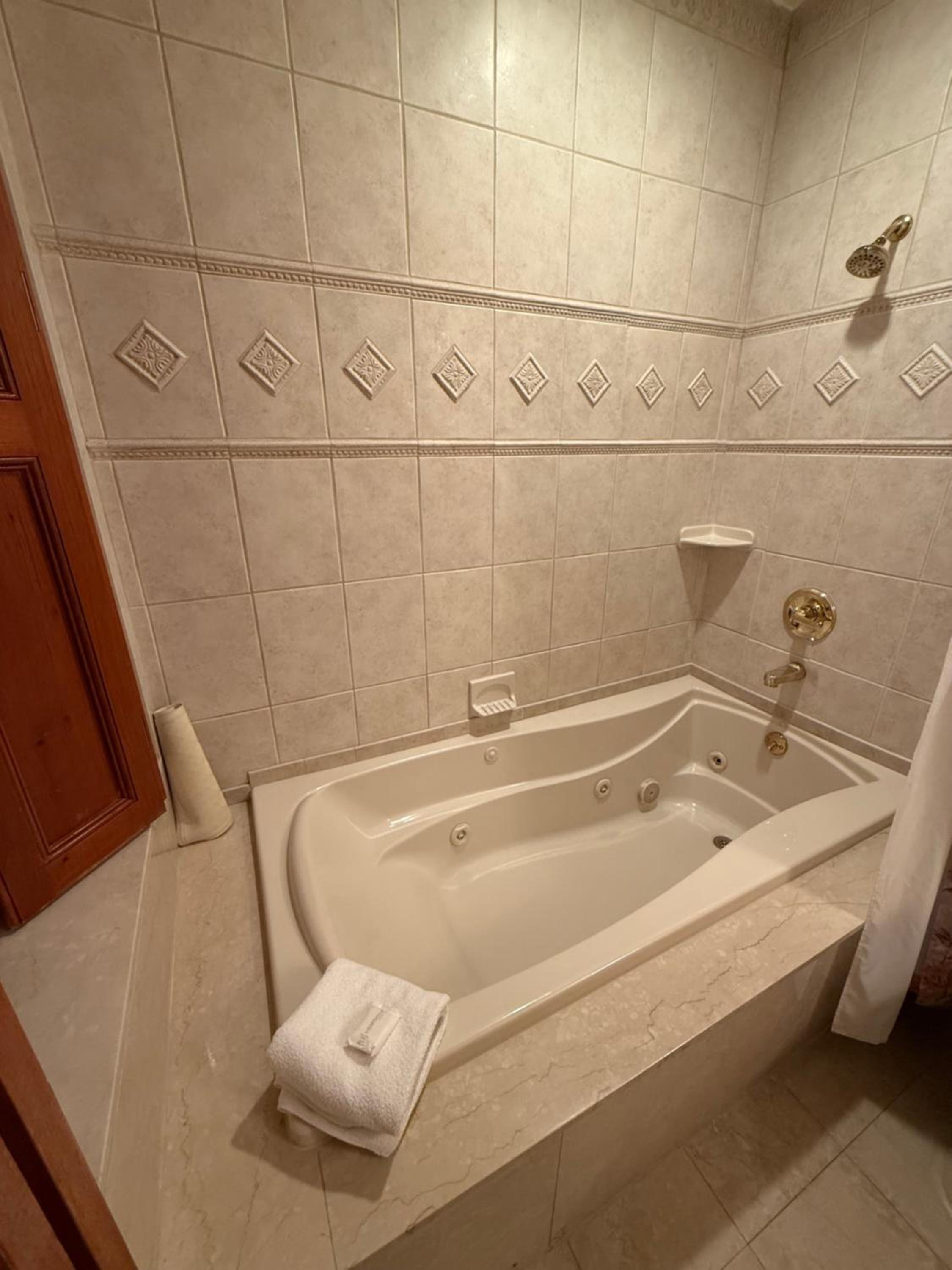 Deluxe Queen Room - Photo 1