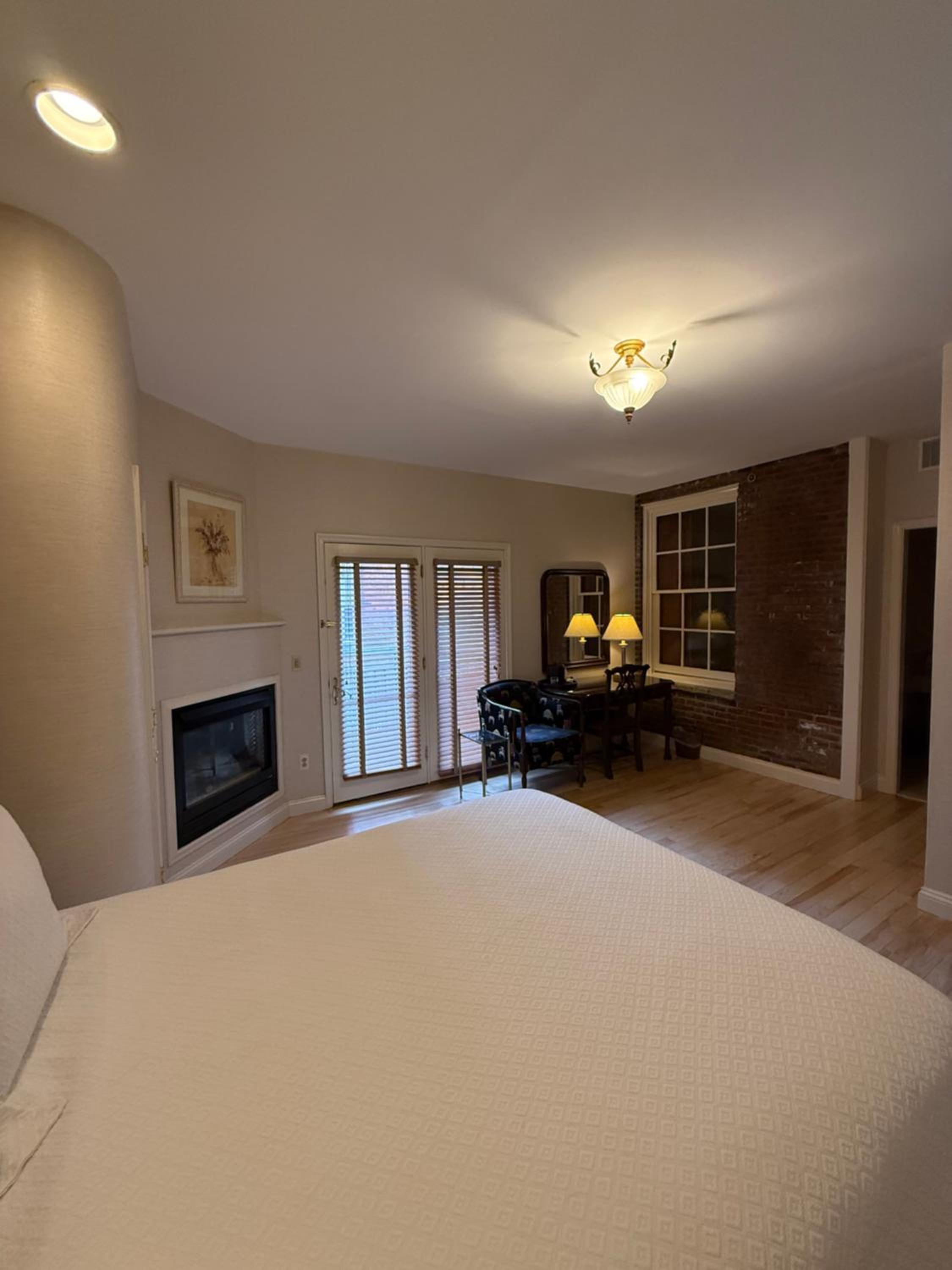 Deluxe Queen Room - Photo 3