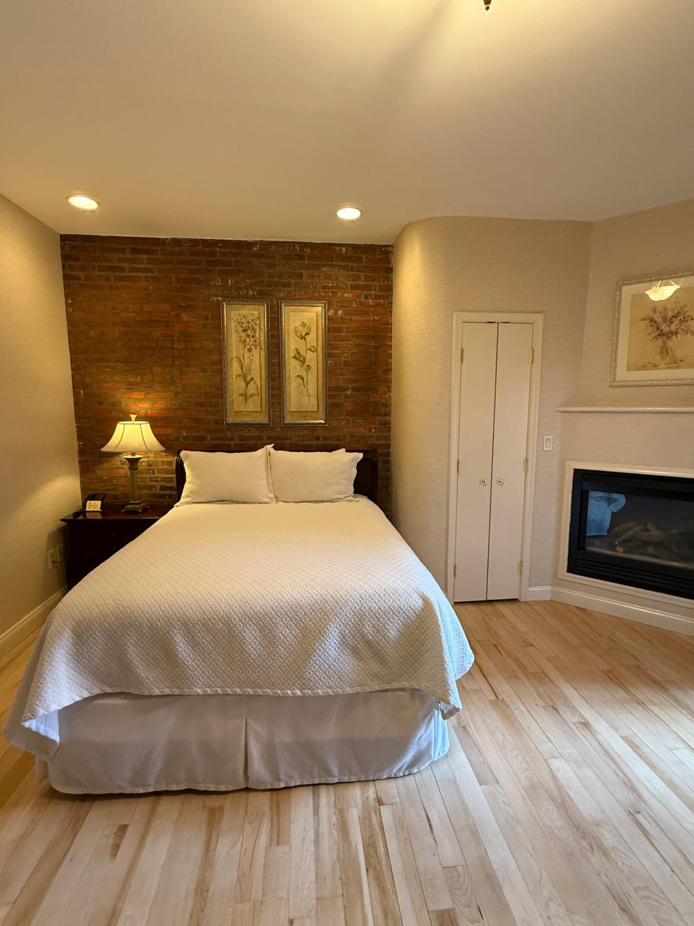 Deluxe Queen Room - Photo 4