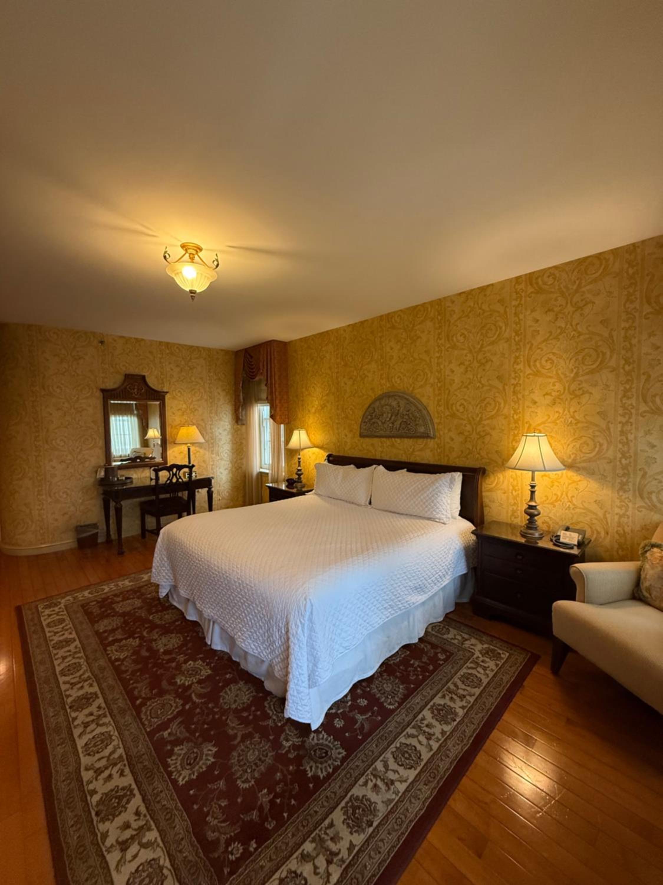 Deluxe King Room - Photo 2
