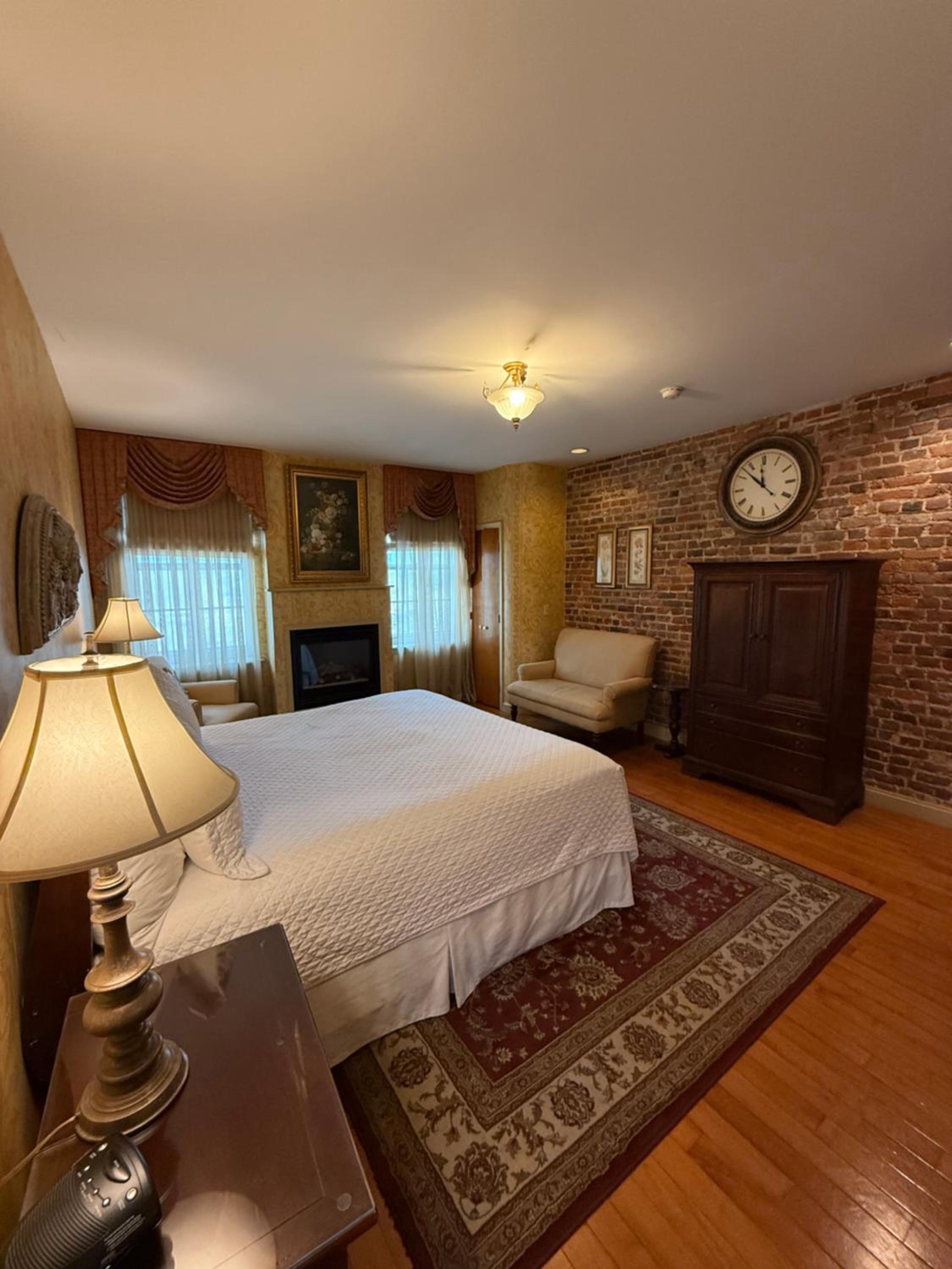 Deluxe King Room - Photo 4