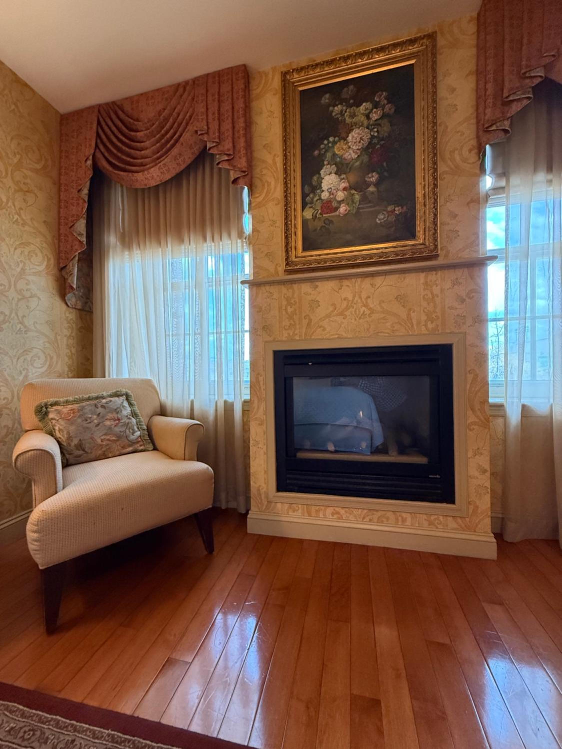 Deluxe King Room - Photo 5