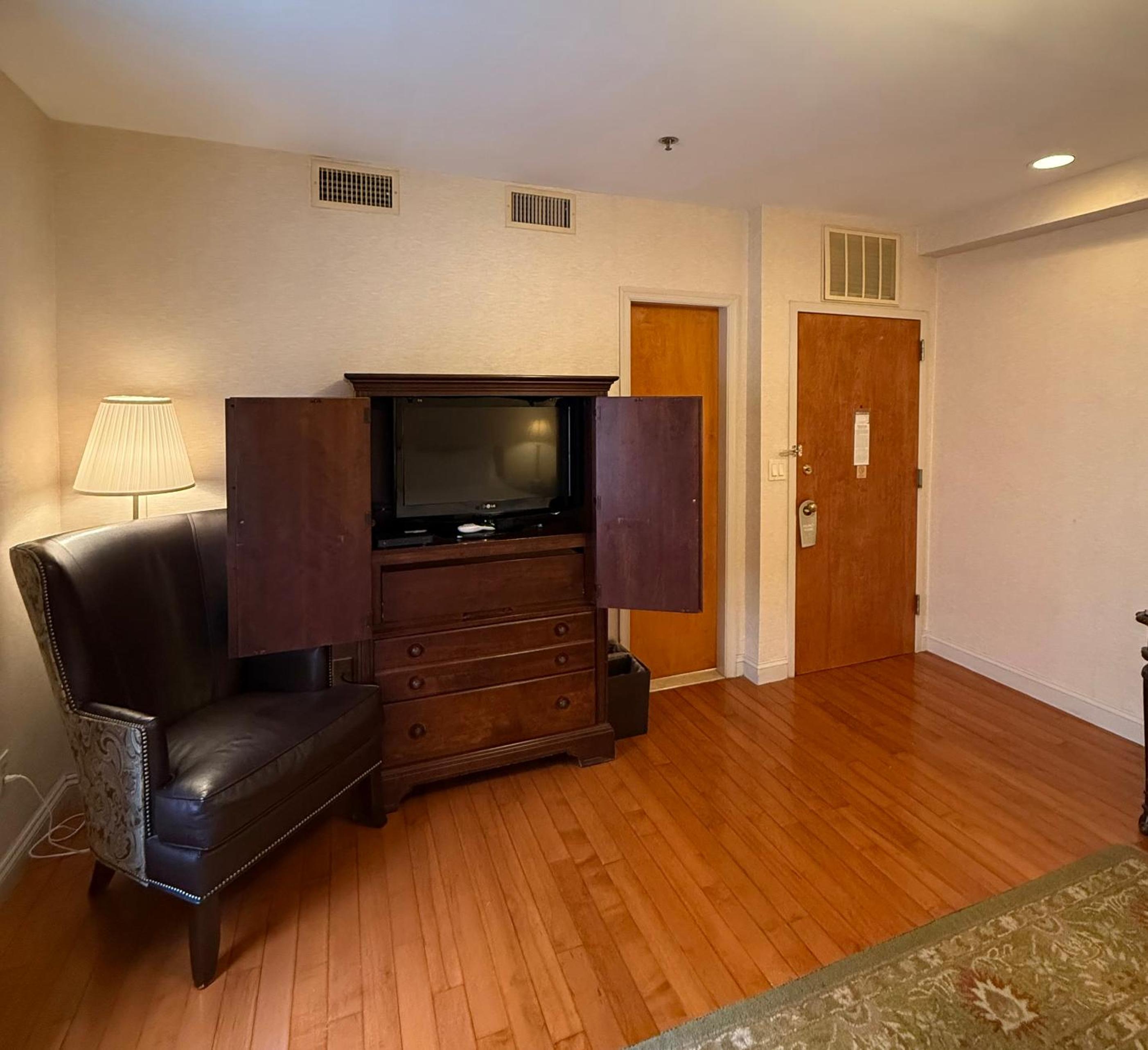 Superior King Room - Photo 1