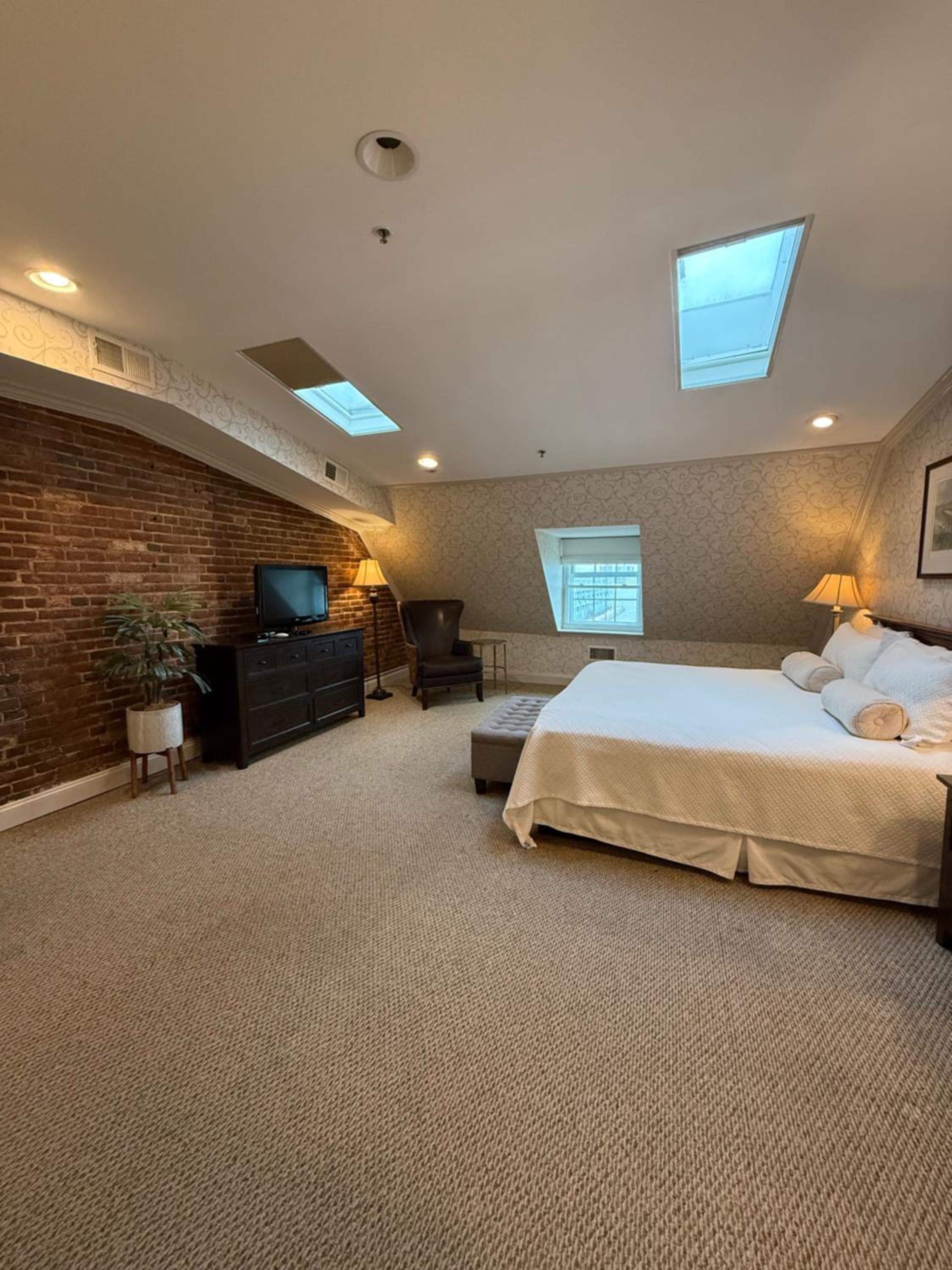 Superior King Room - Photo 1