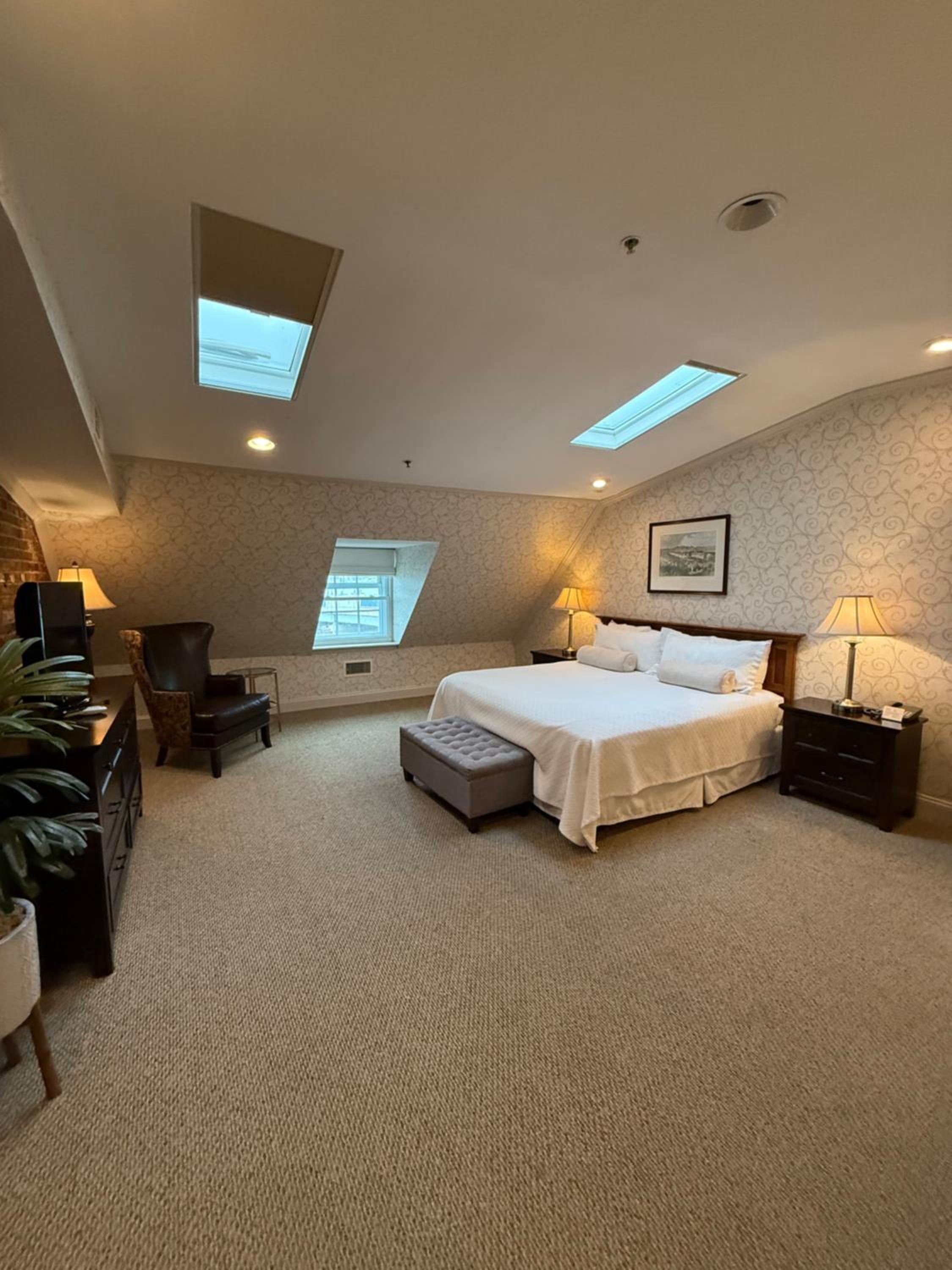 Superior King Room - Photo 3