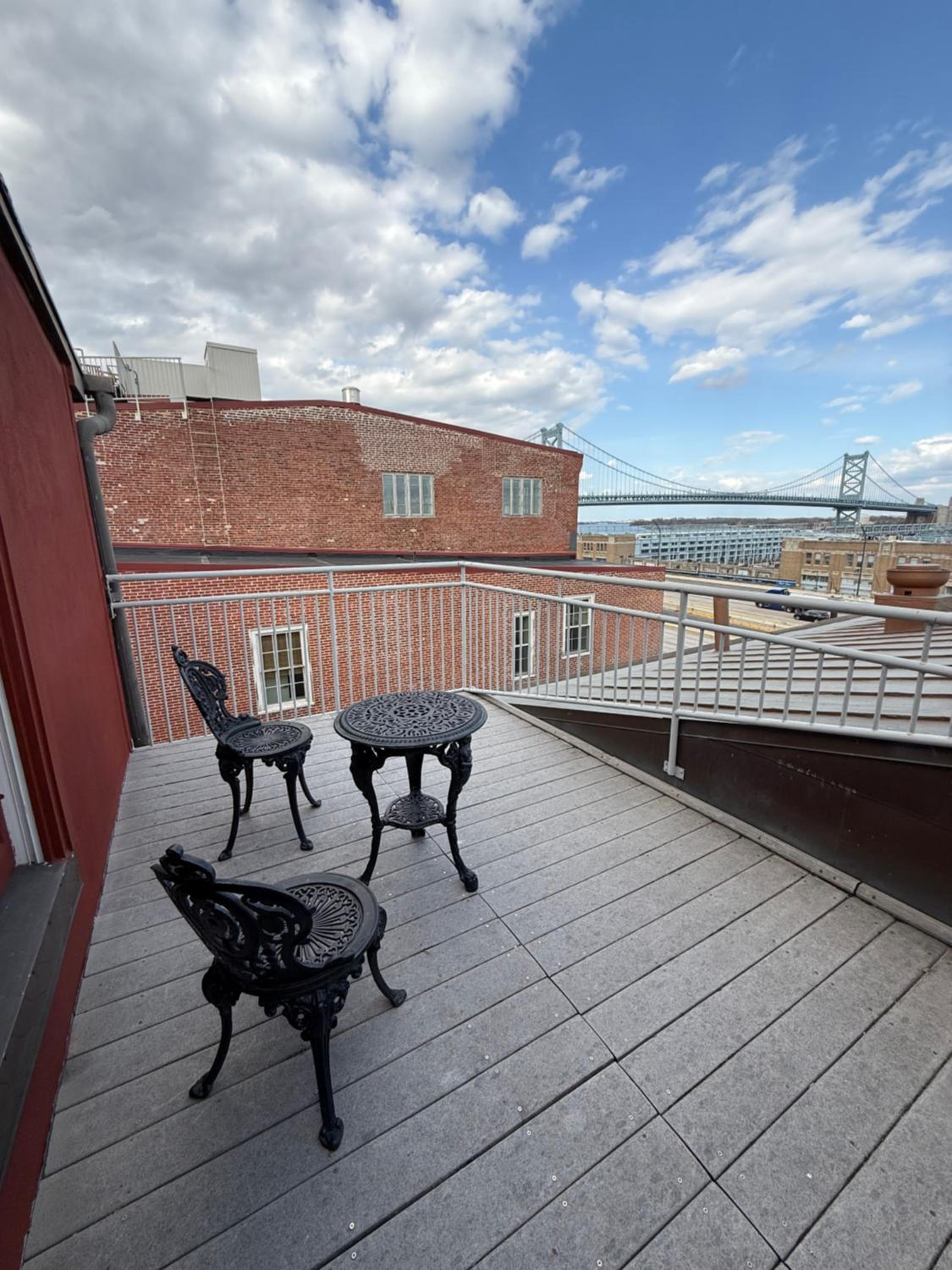 Deluxe Double Room with Balcony - Photo 4