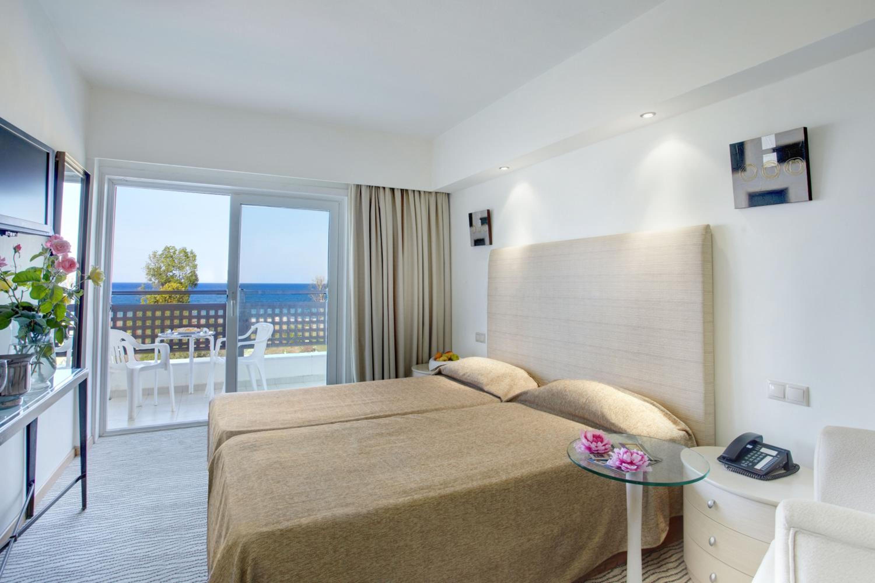 Double Room with Sea View photo 2