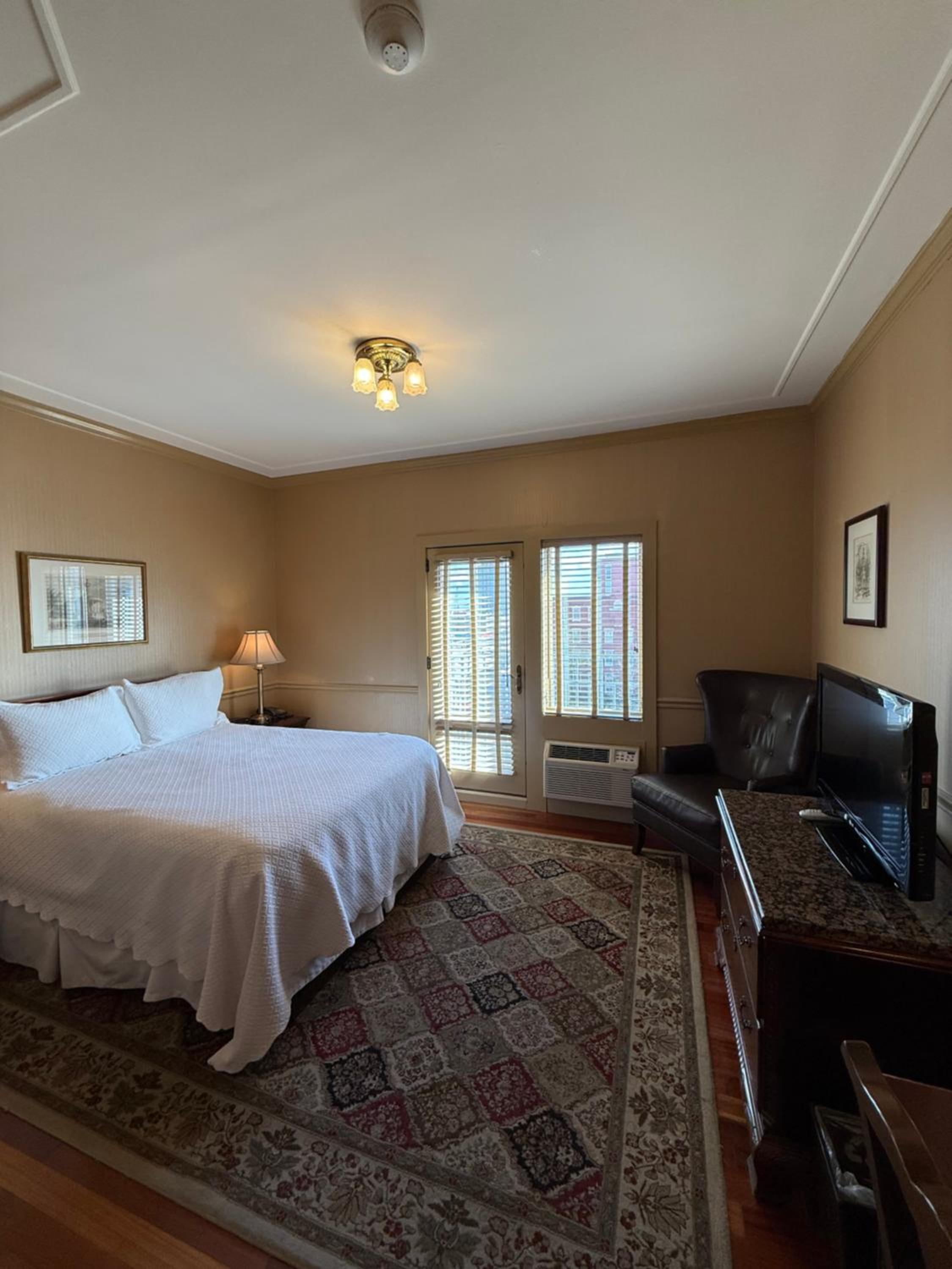 Queen Room with Balcony