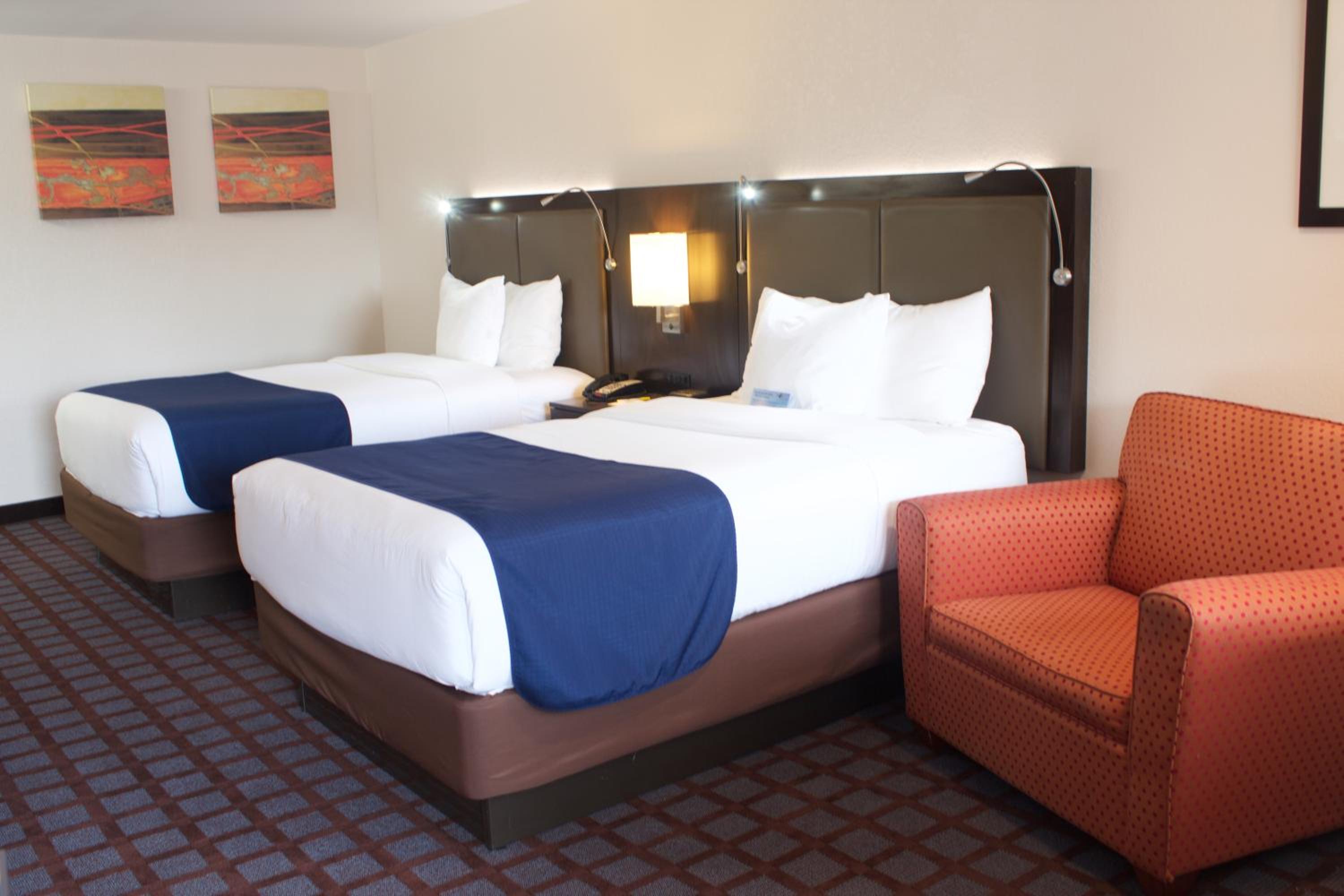 Double Room with Two Double Beds - Smoking - Photo 3