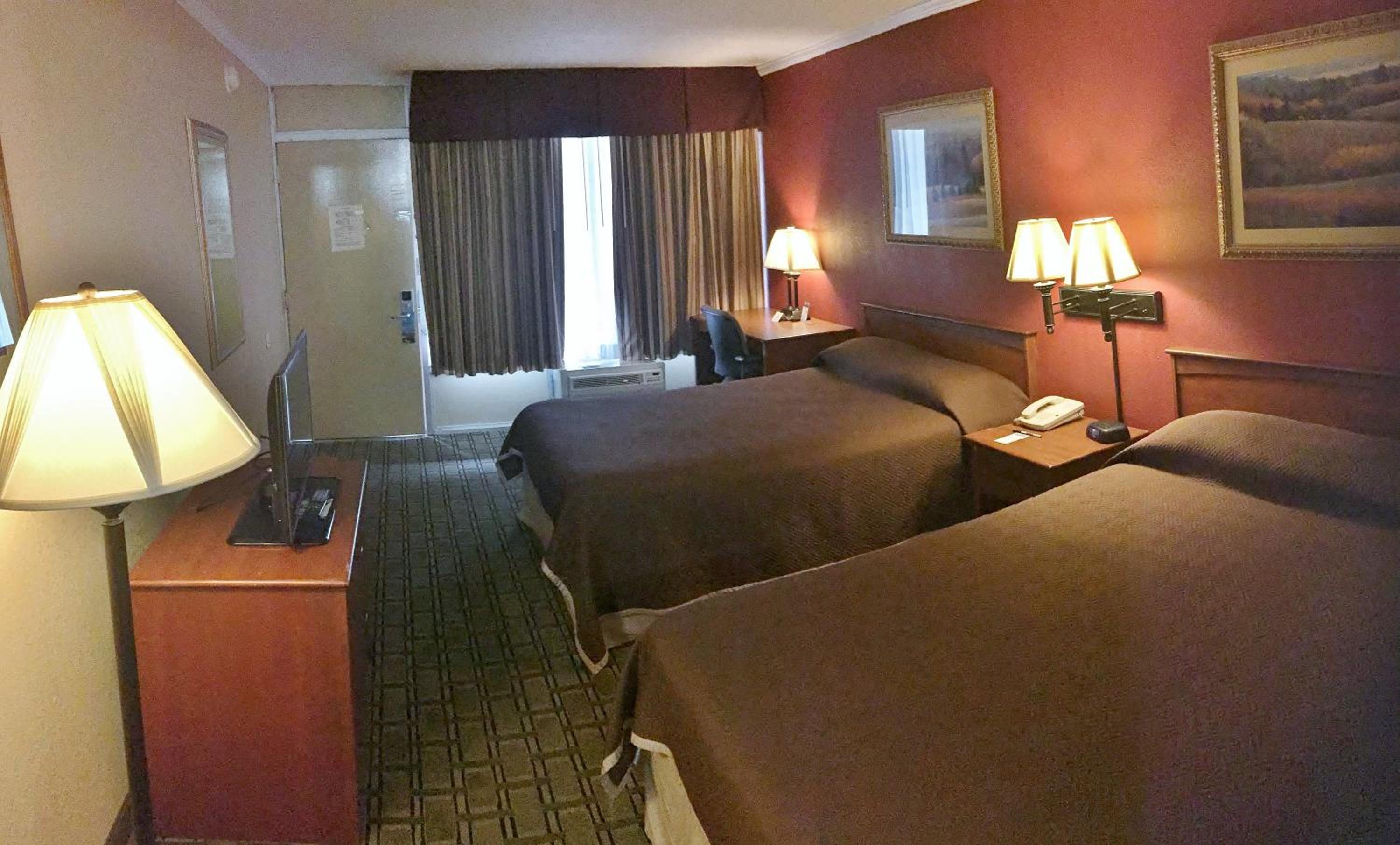 Deluxe Double Room with Two Double Beds - Non-Smoking photo 3