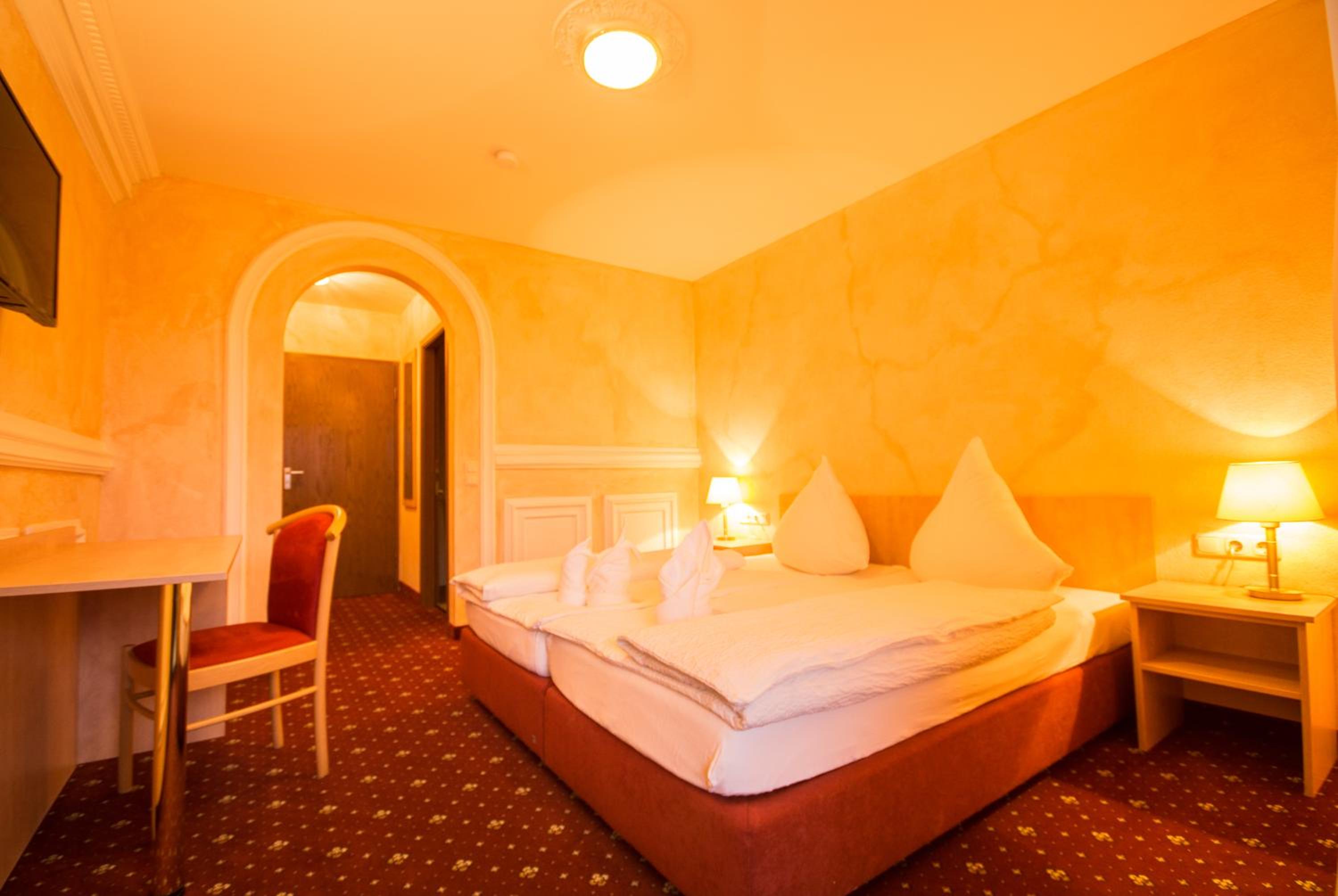 Standard Double or Twin Room - Photo 4