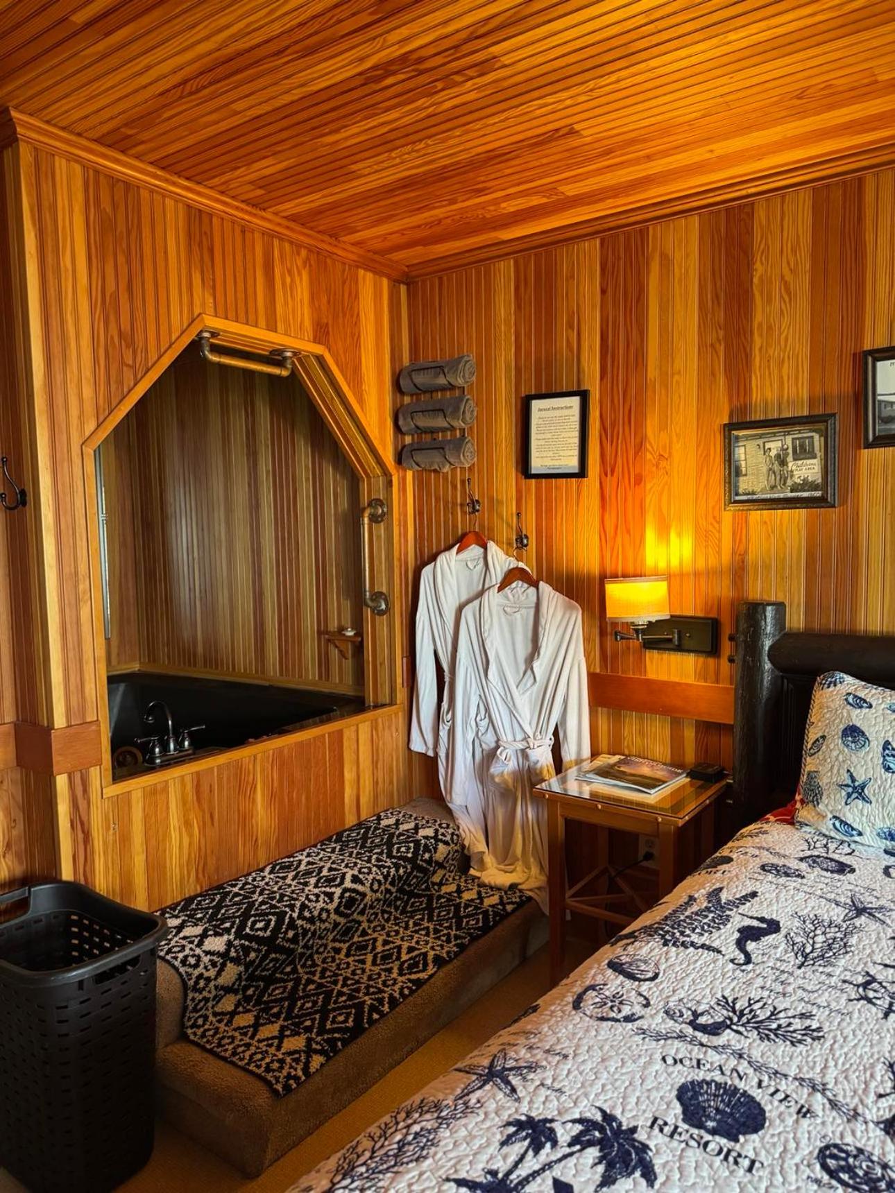Double Room with Spa Bath - Photo 2