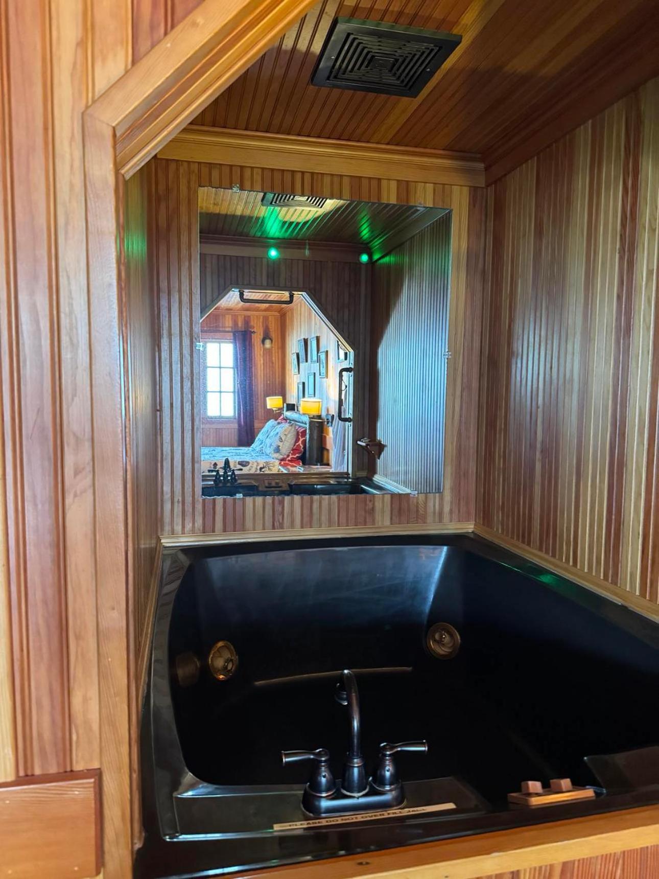 Double Room with Spa Bath - Photo 3