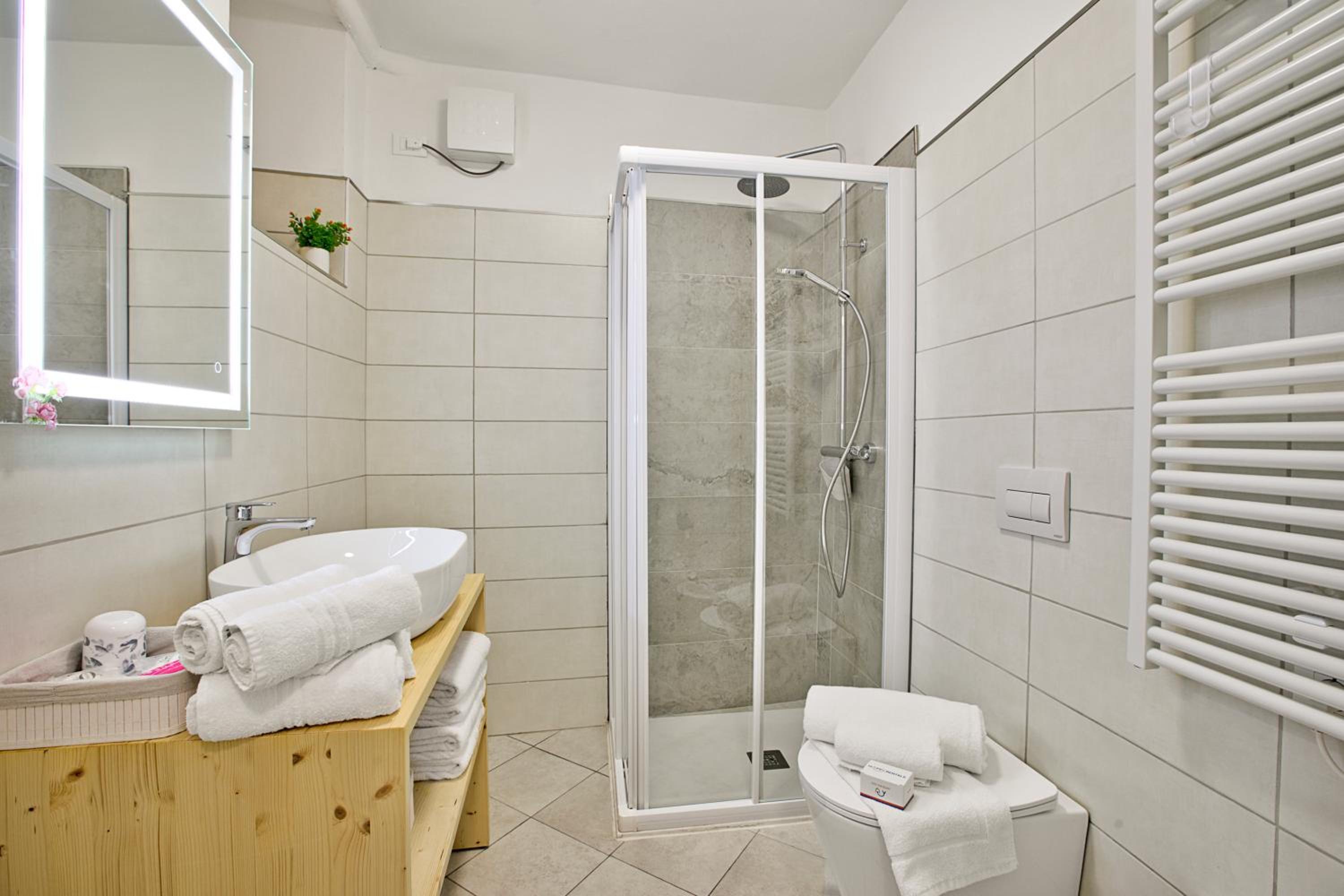 One-Bedroom Apartment with Balcony photo 2