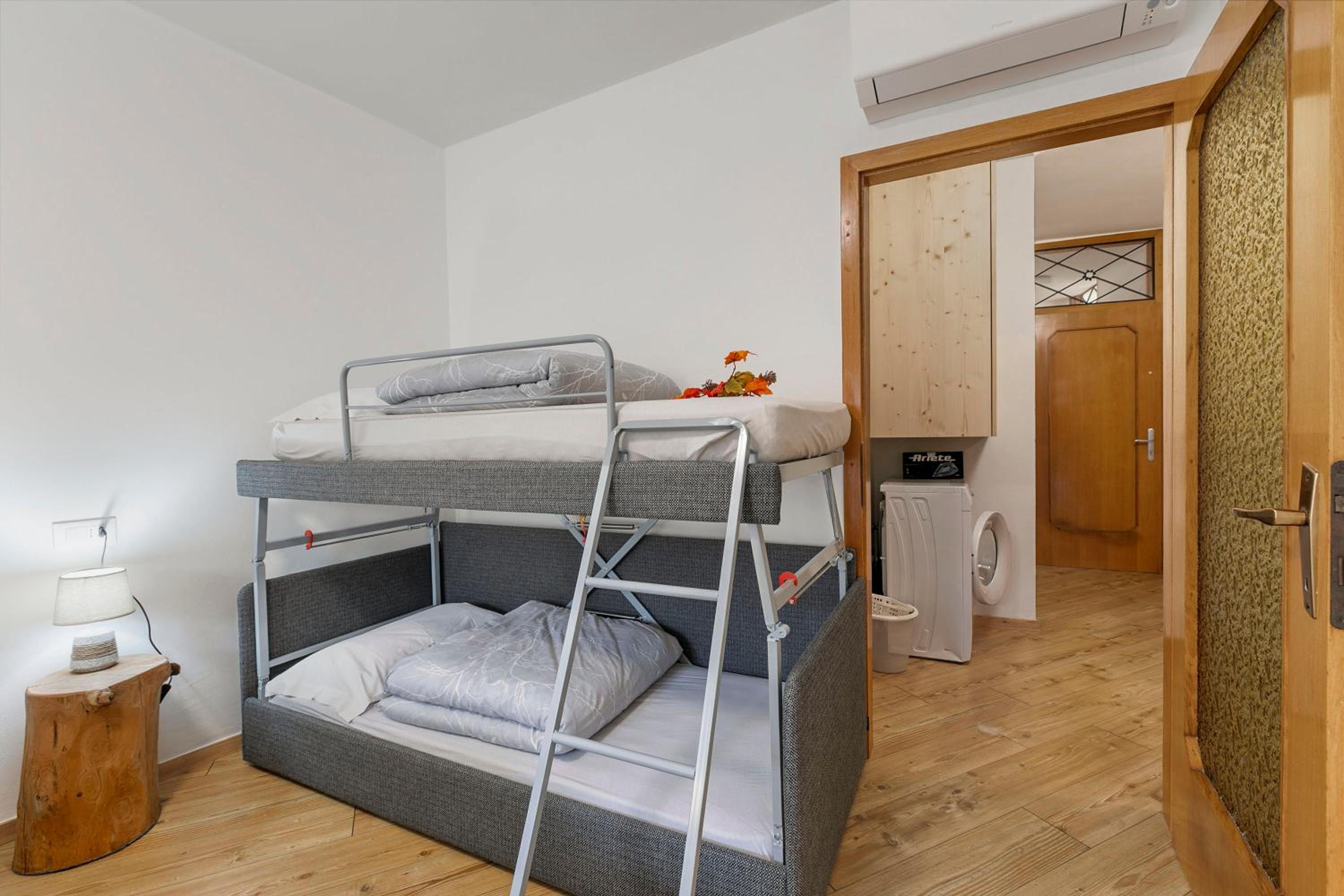 One-Bedroom Apartment with Balcony photo 1
