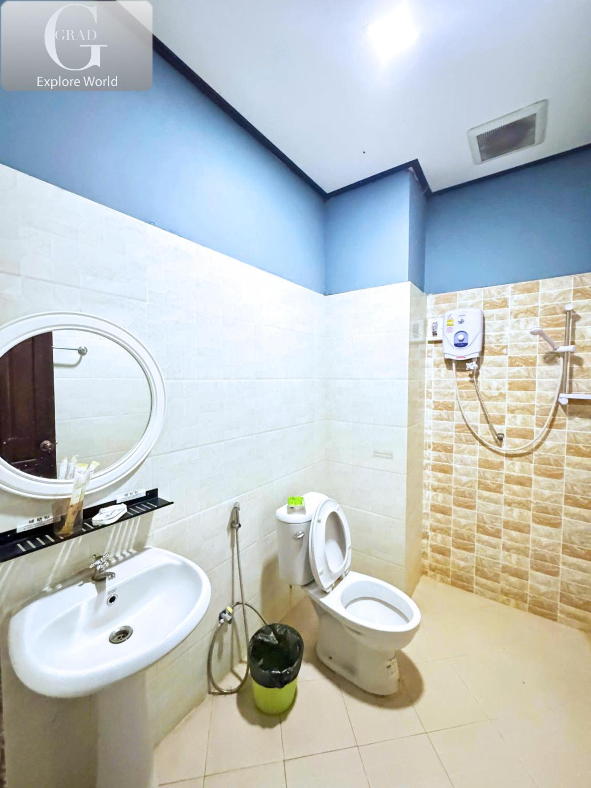 Deluxe Double or Twin Room - Photo 13