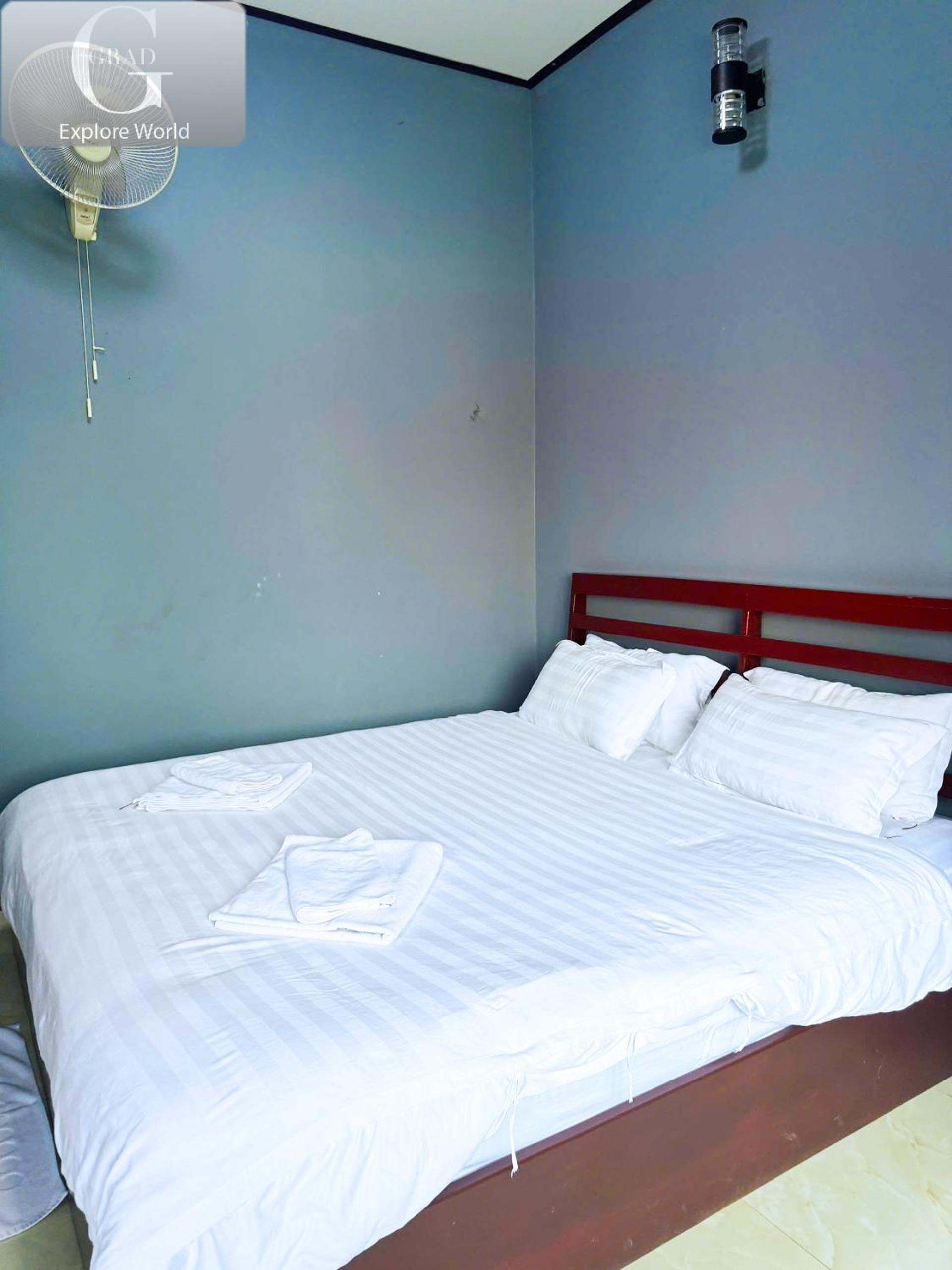 Deluxe Double or Twin Room - Photo 17