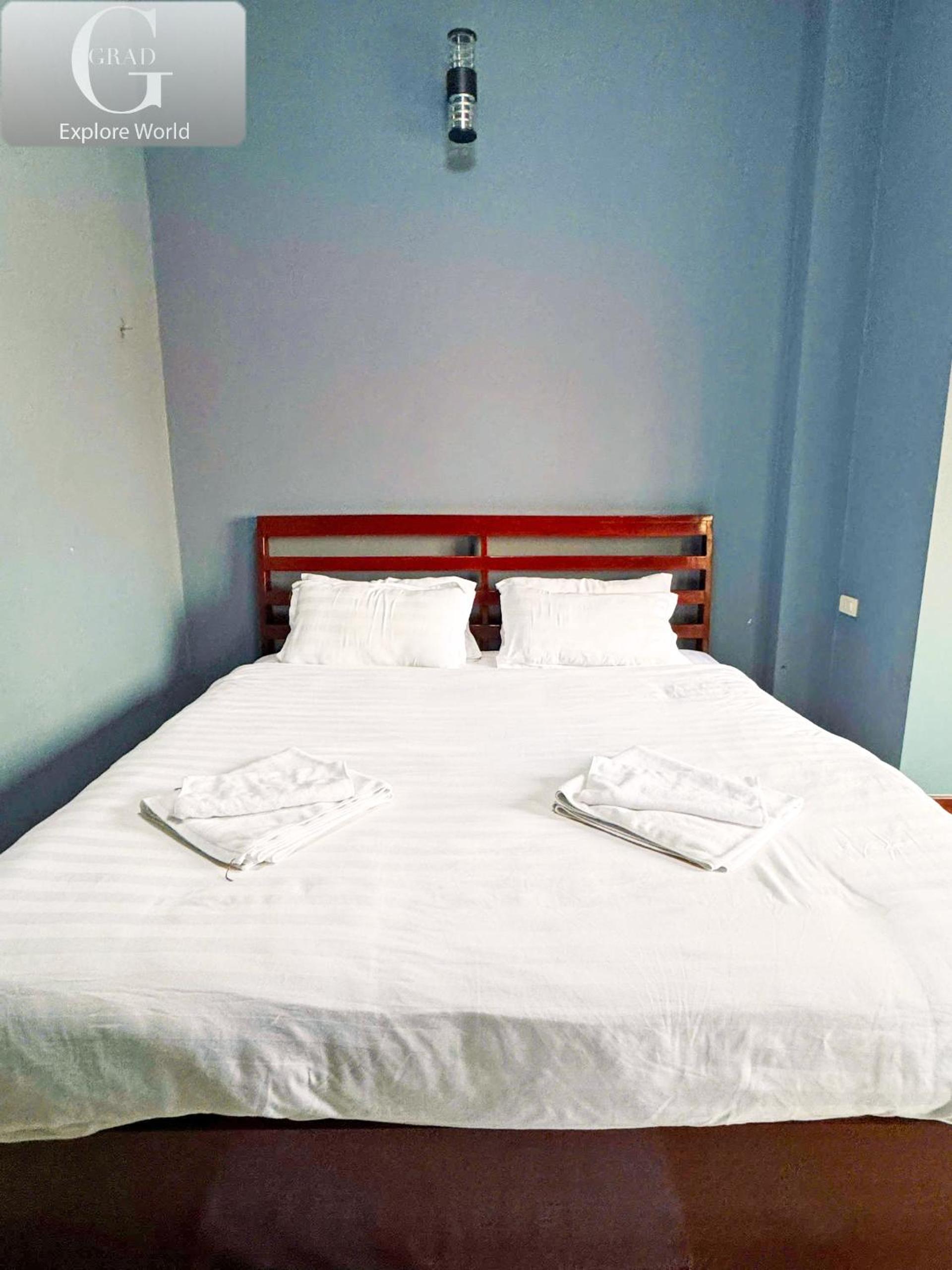 Deluxe Double or Twin Room - Photo 16