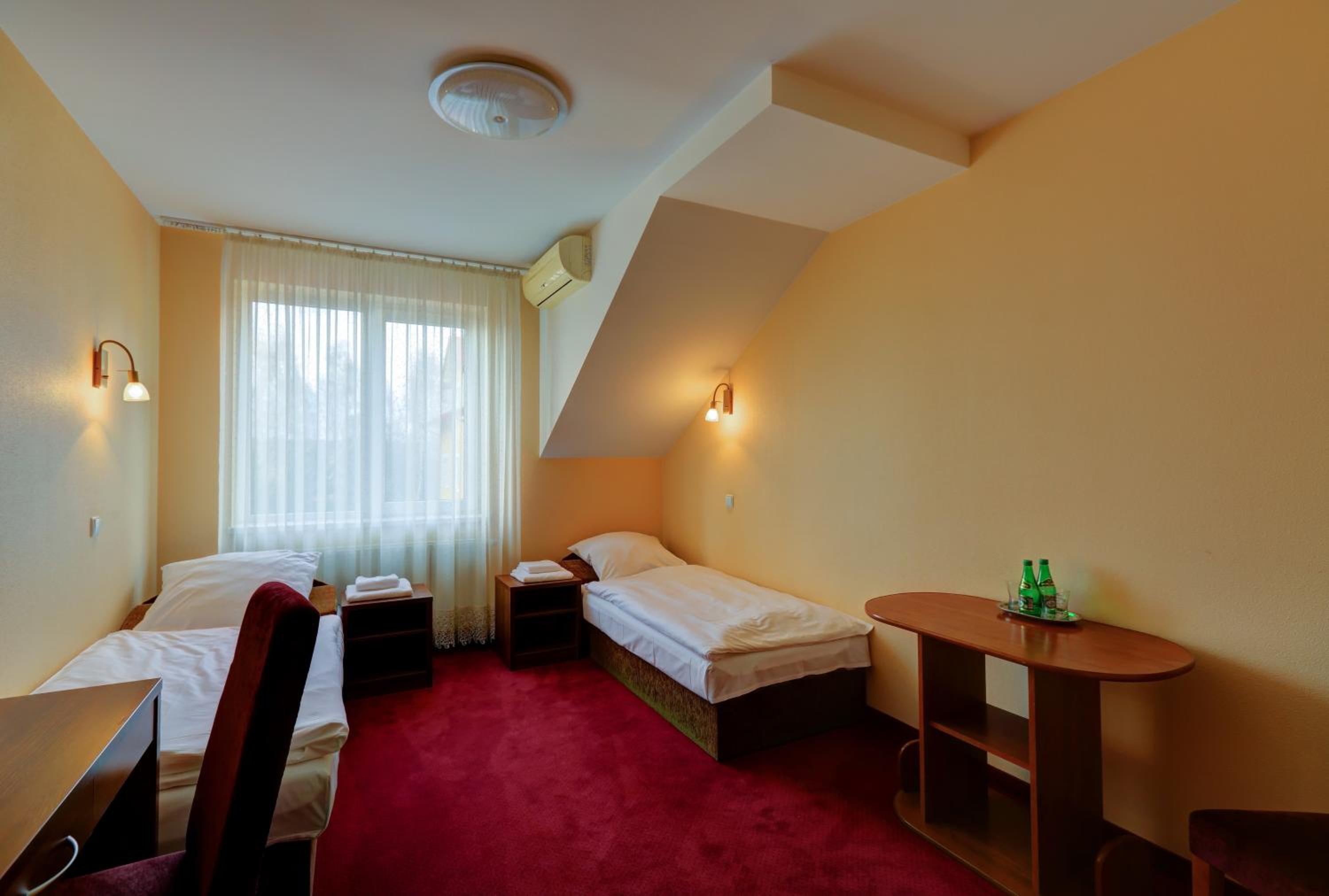 Twin Room - Photo 1