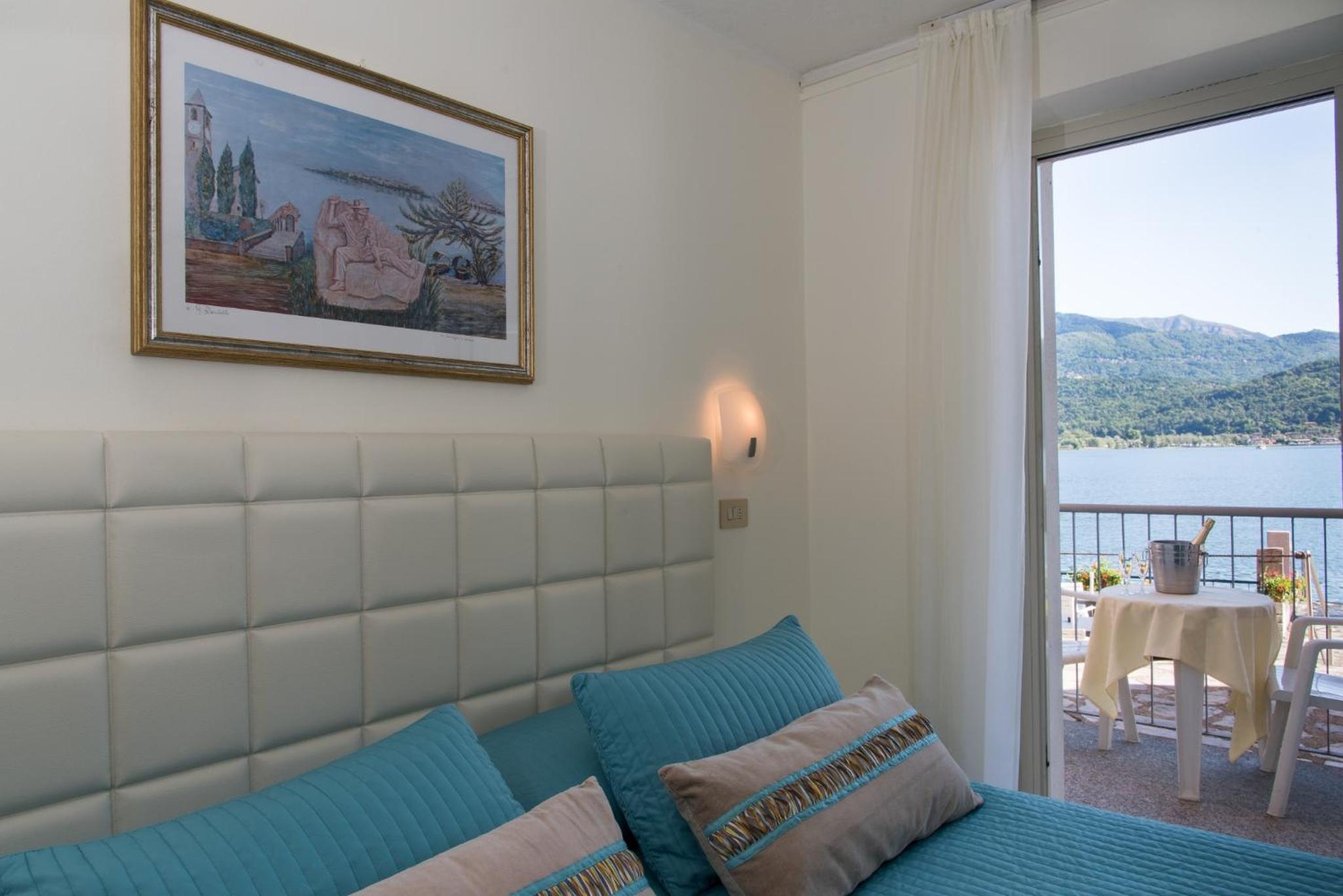 Double or Twin Room with Lake View photo 2