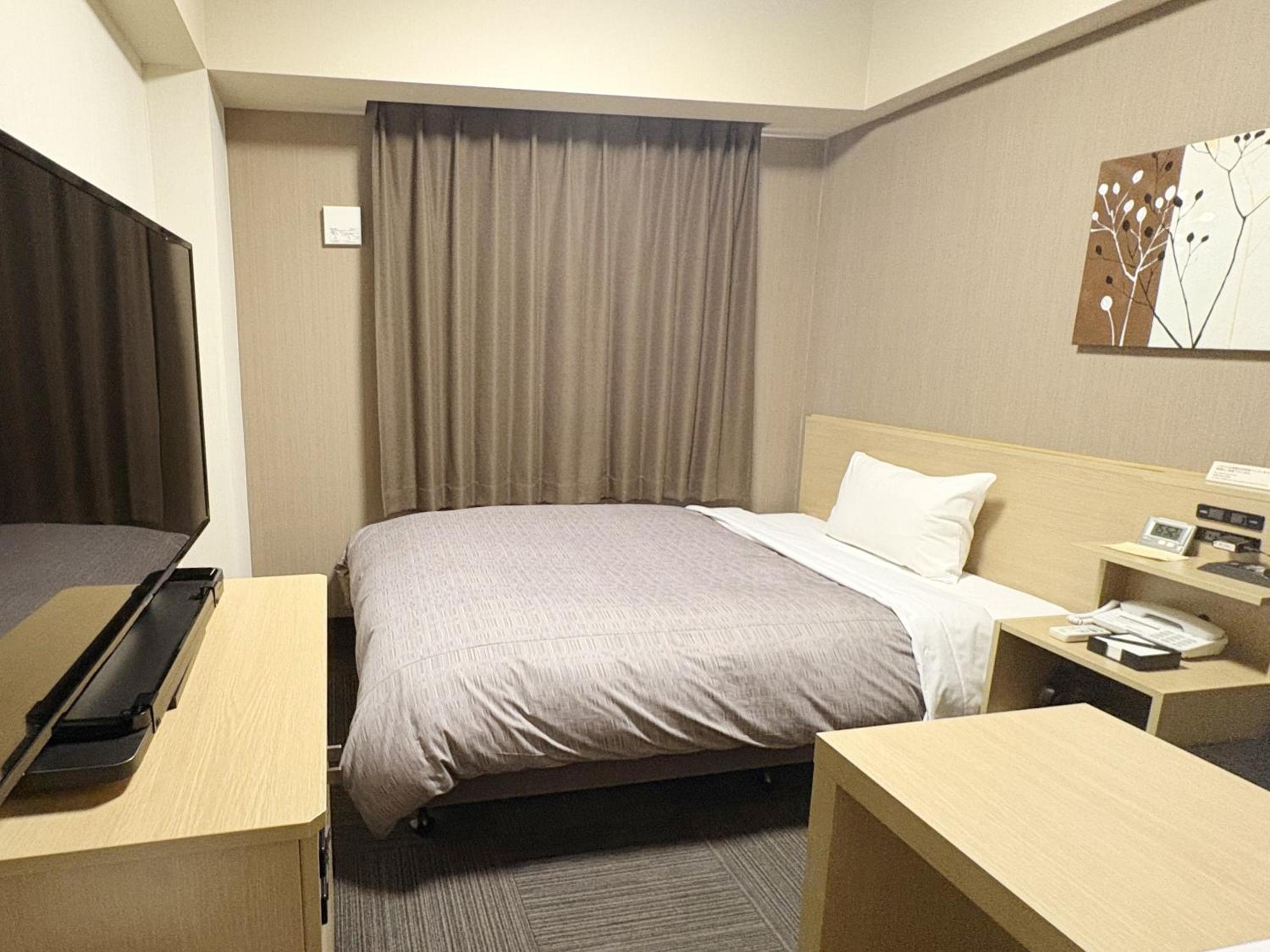 Single Room - Non-Smoking - With Smoking Area on the Floor