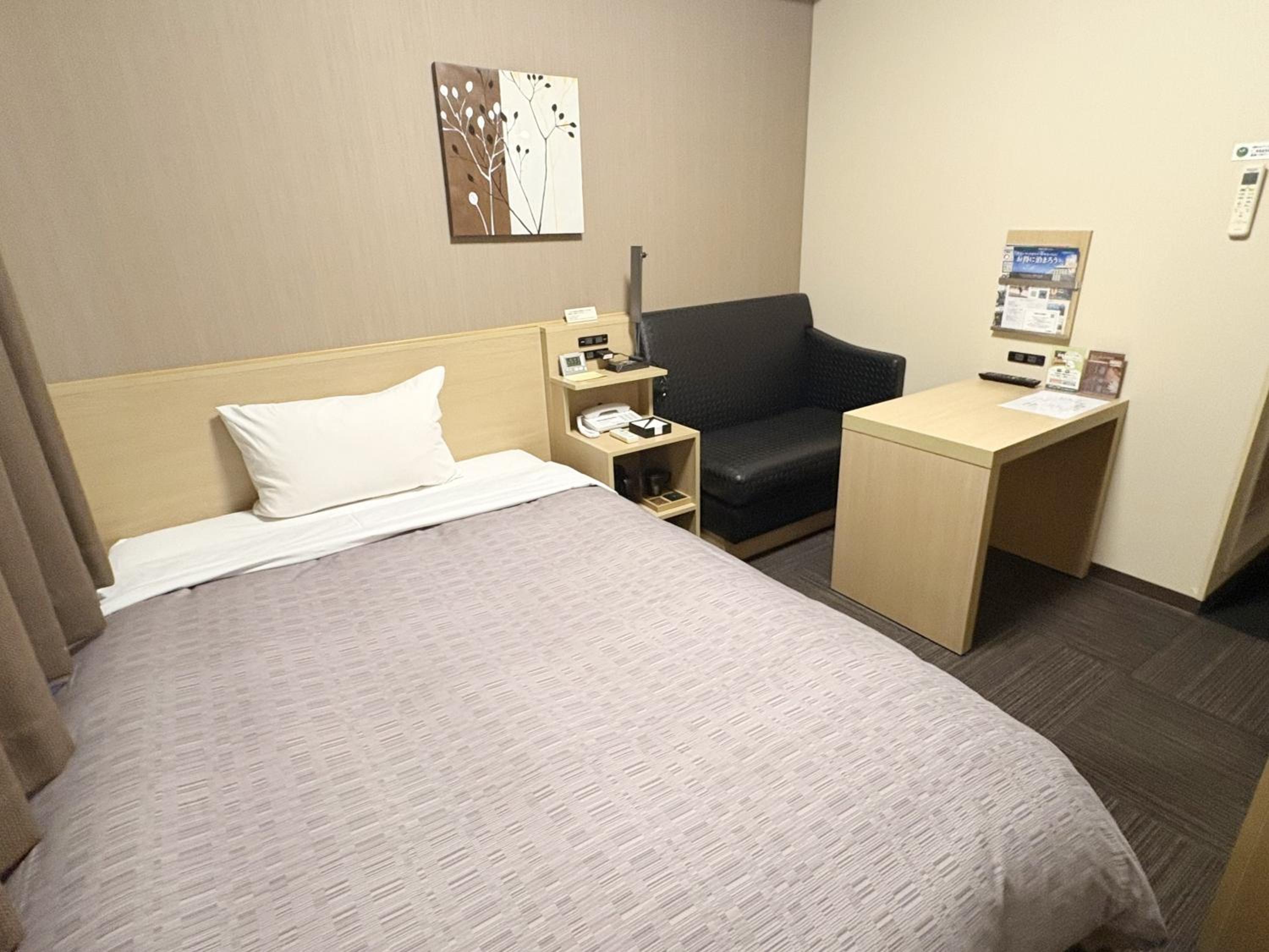 Single Room - Non-Smoking - With Smoking Area on the Floor