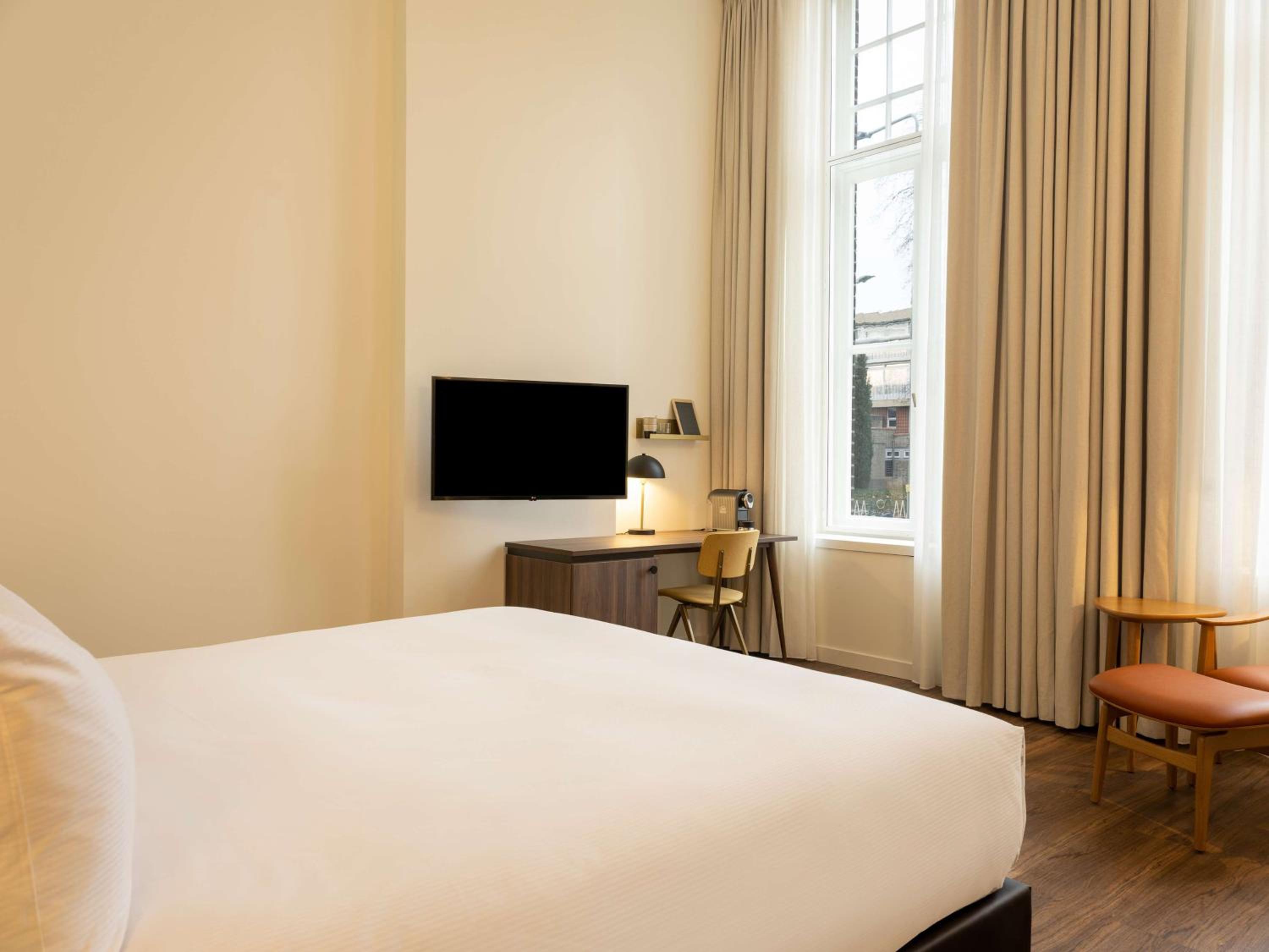 King Guest Room - Photo 4