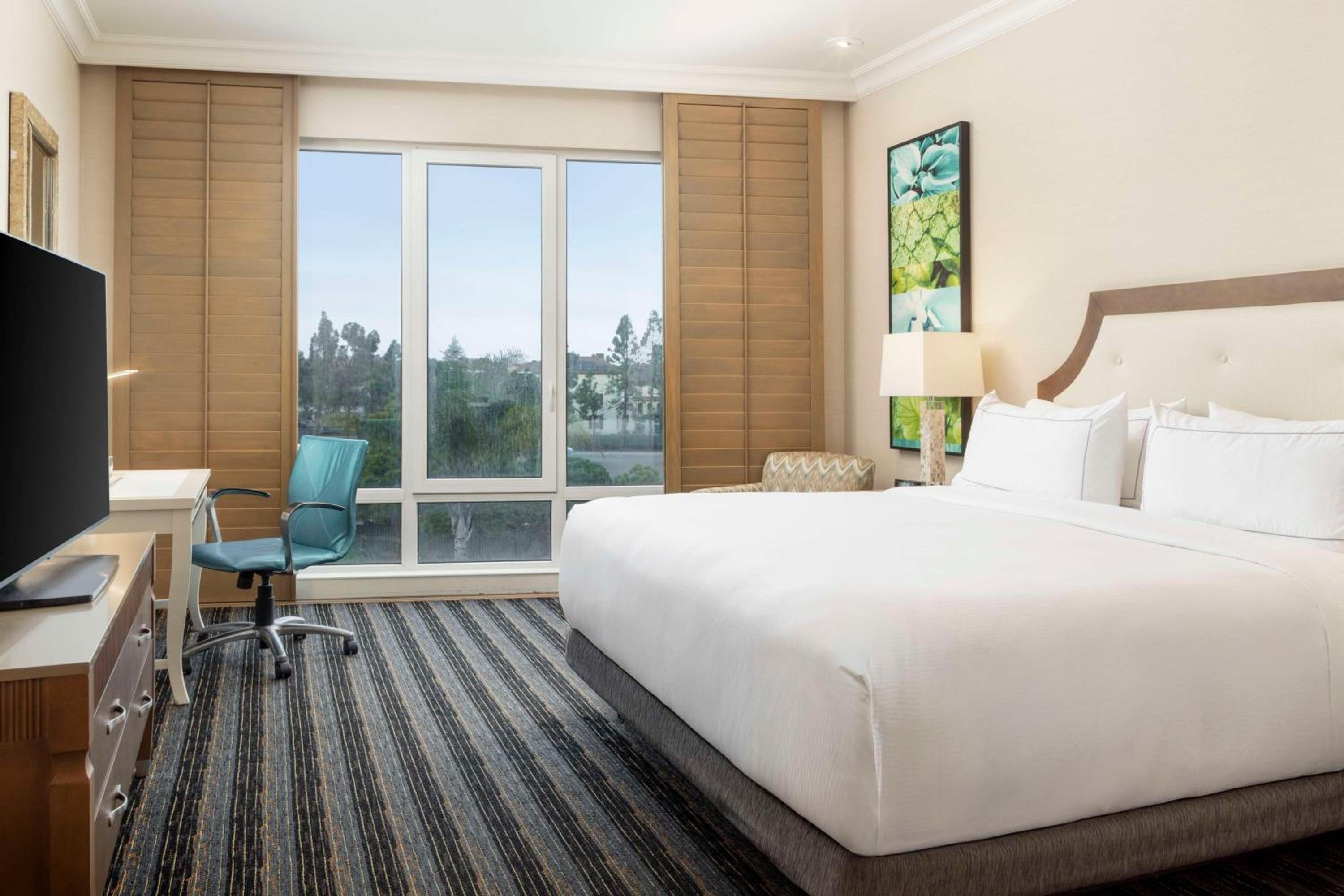 Premier King Room - Main Building - Photo 1