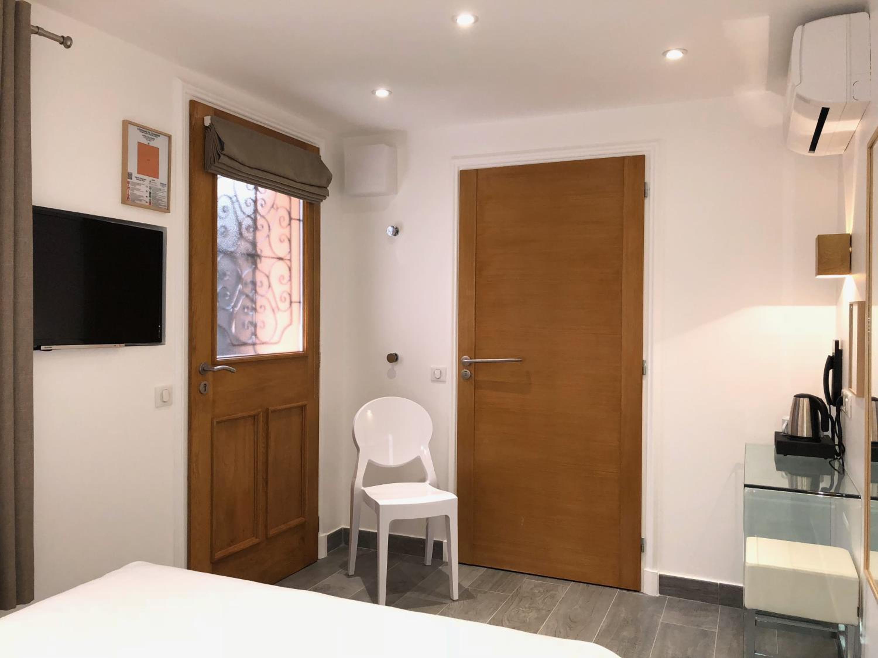 Annex Double Room - Disability Access behind the main building next to parking thumbnail 5