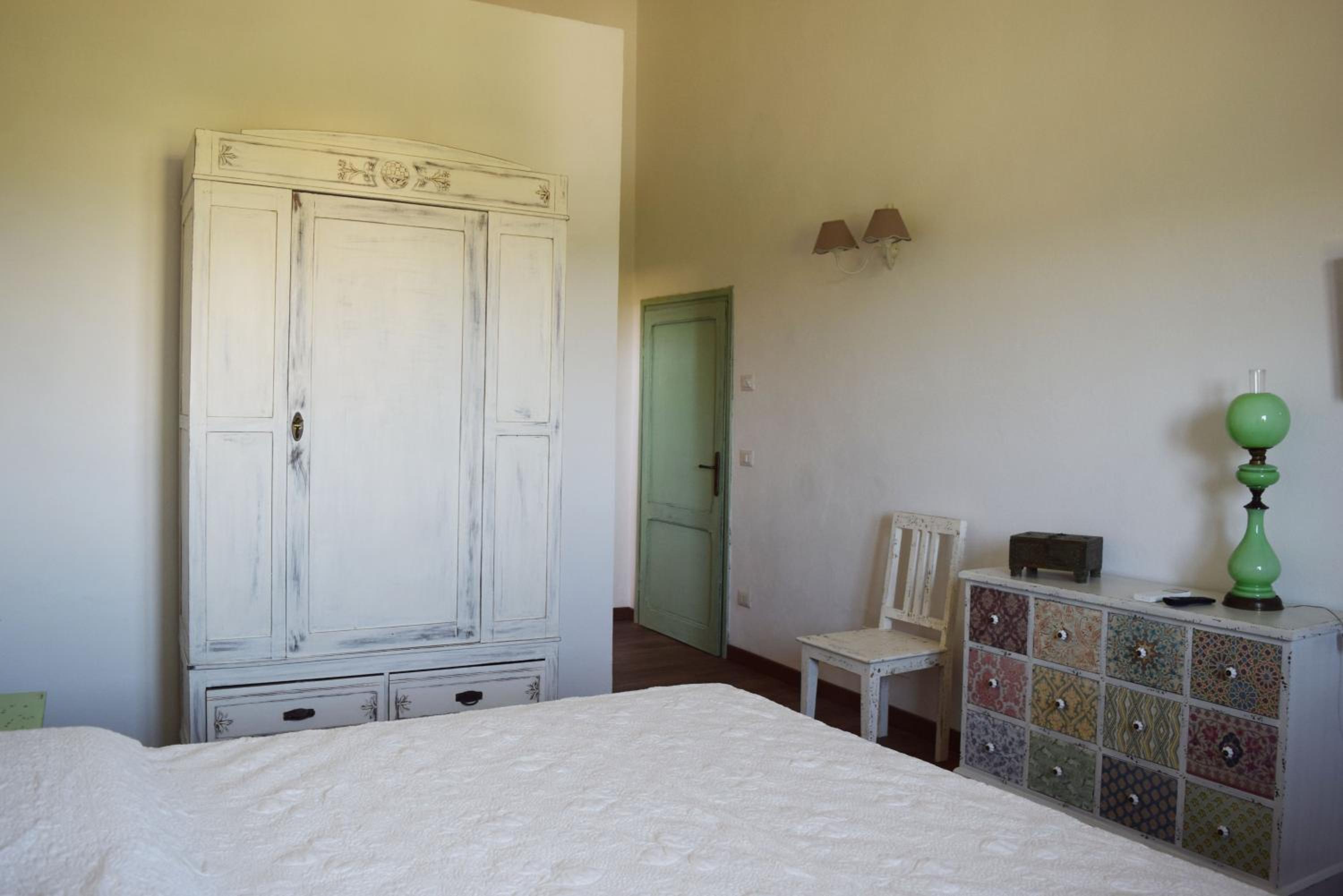 Double Room with Private Bathroom - Photo 10