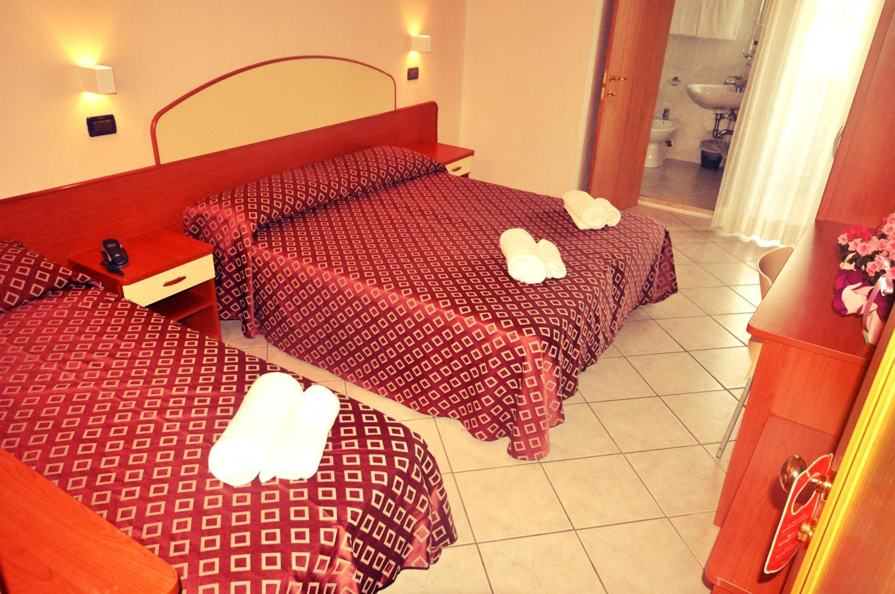 Triple Room with Balcony and Lateral Sea View photo 1