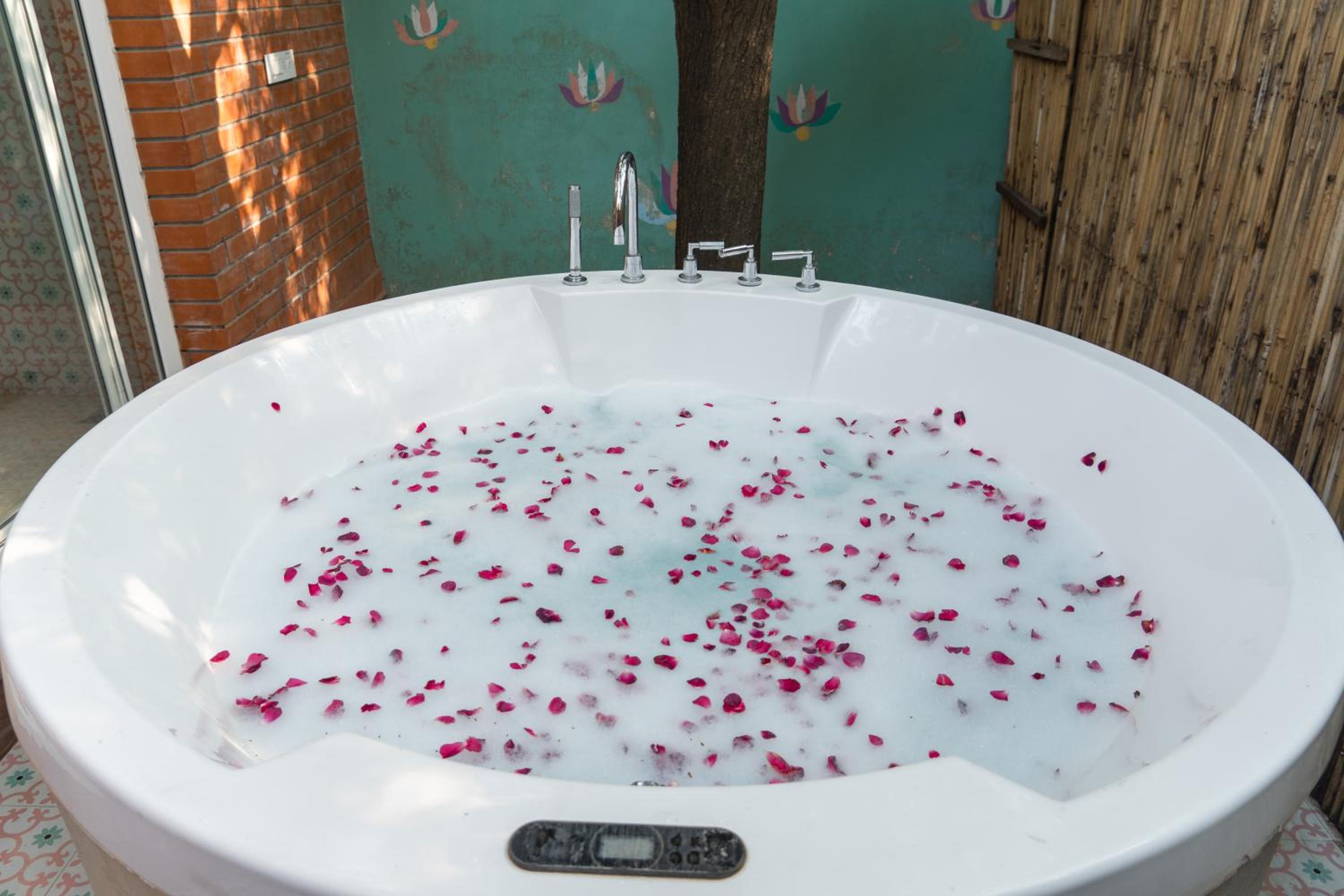 Garden Suite, 1 King bedroom, Private Jacuzzi