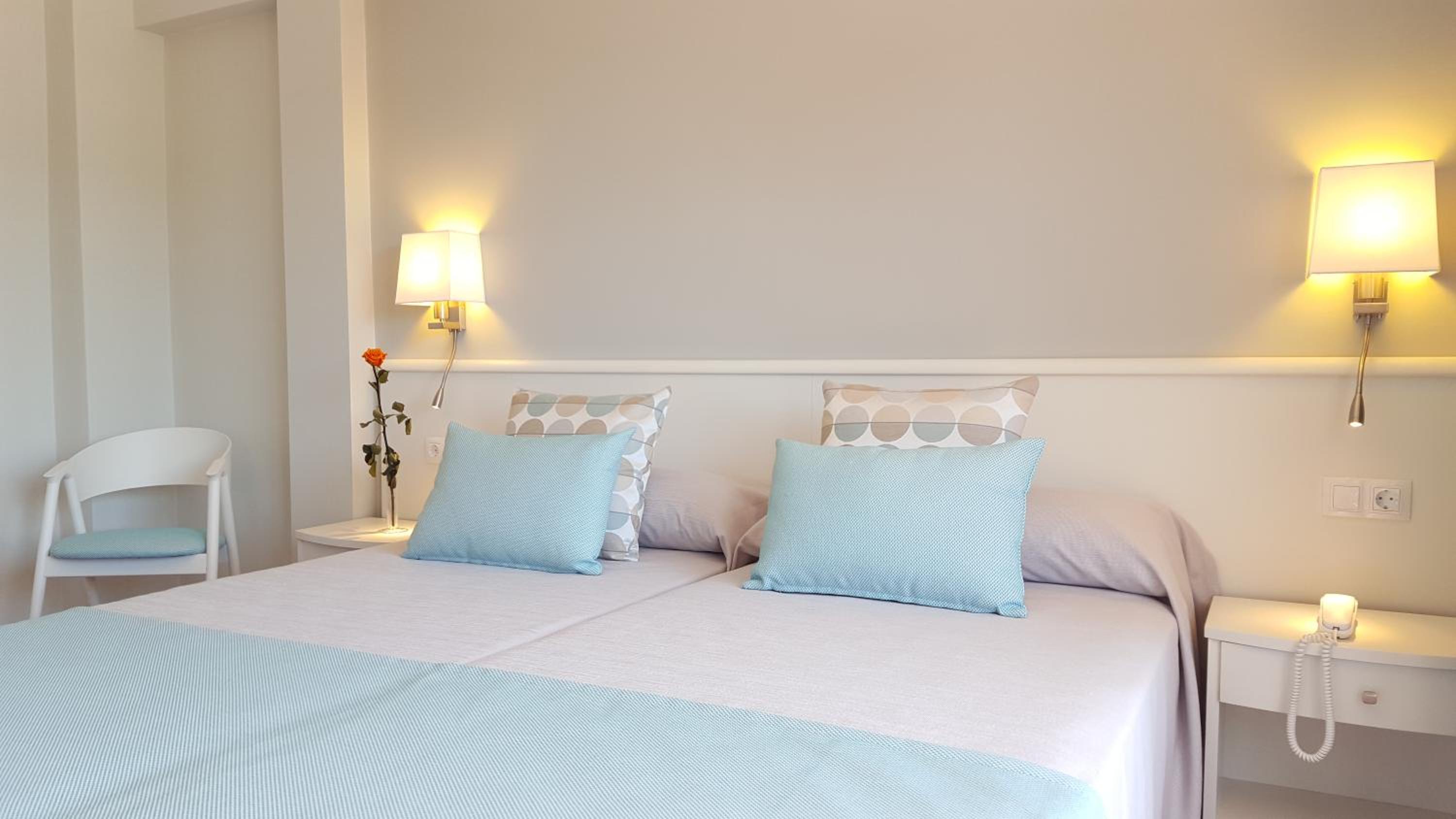 Deluxe Double or Twin Room with Sea View photo 2