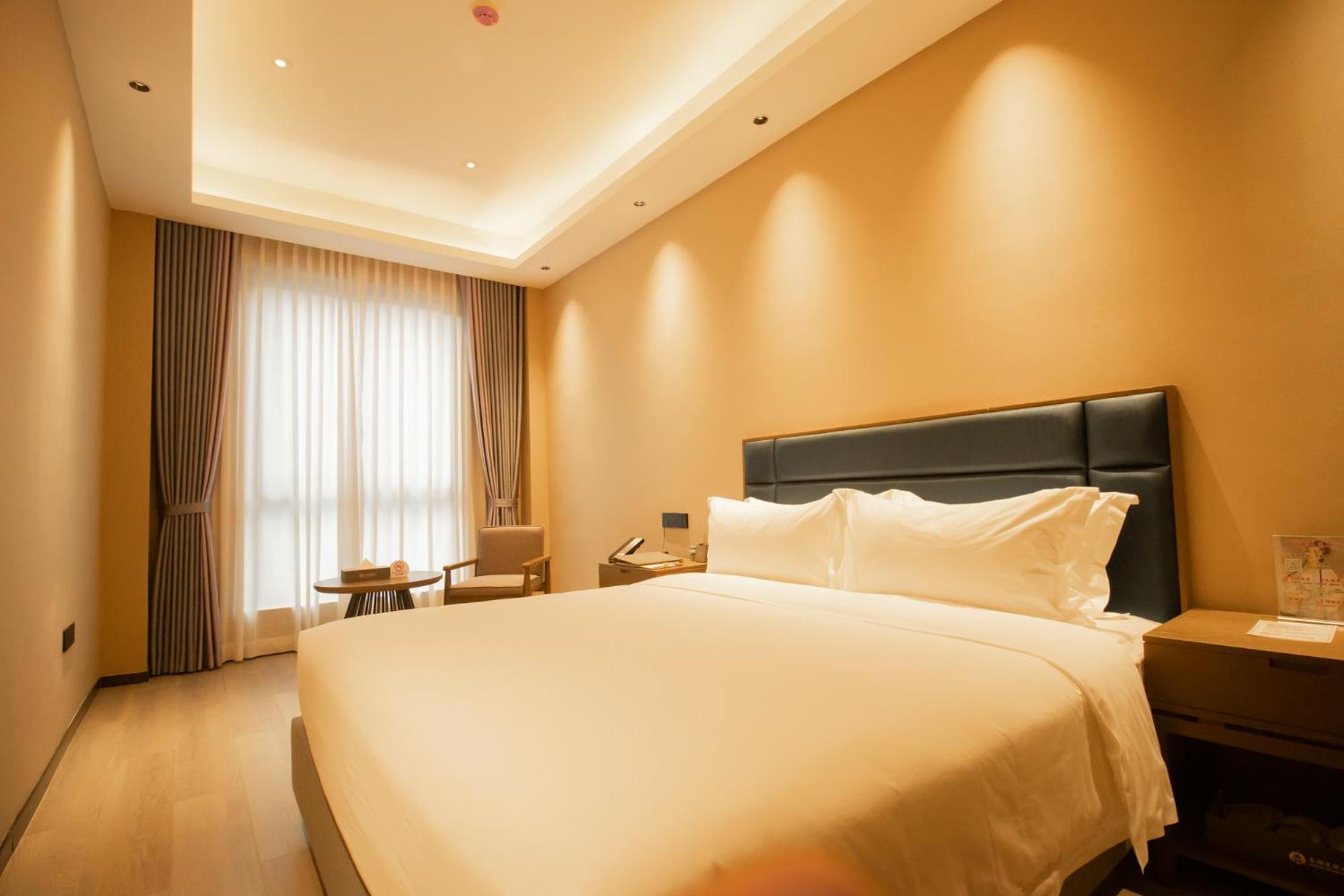 Standard King Room photo 1