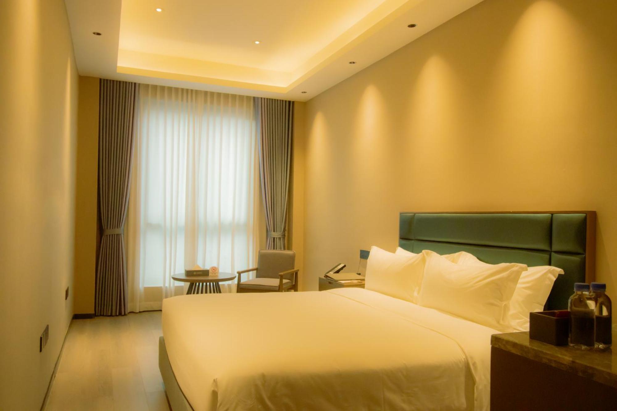 Standard King Room photo 2